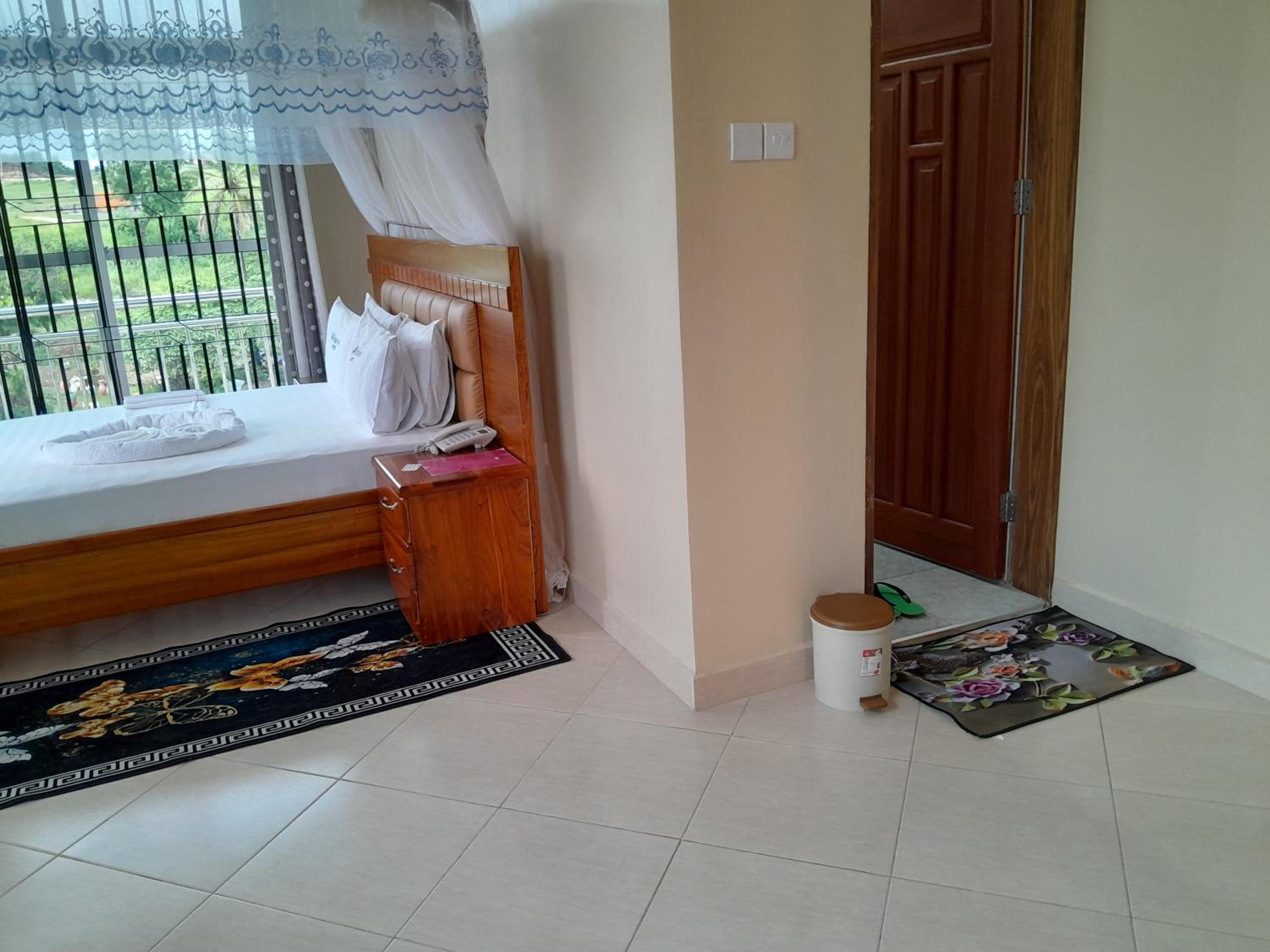 Deluxe Double Room - Photo 19