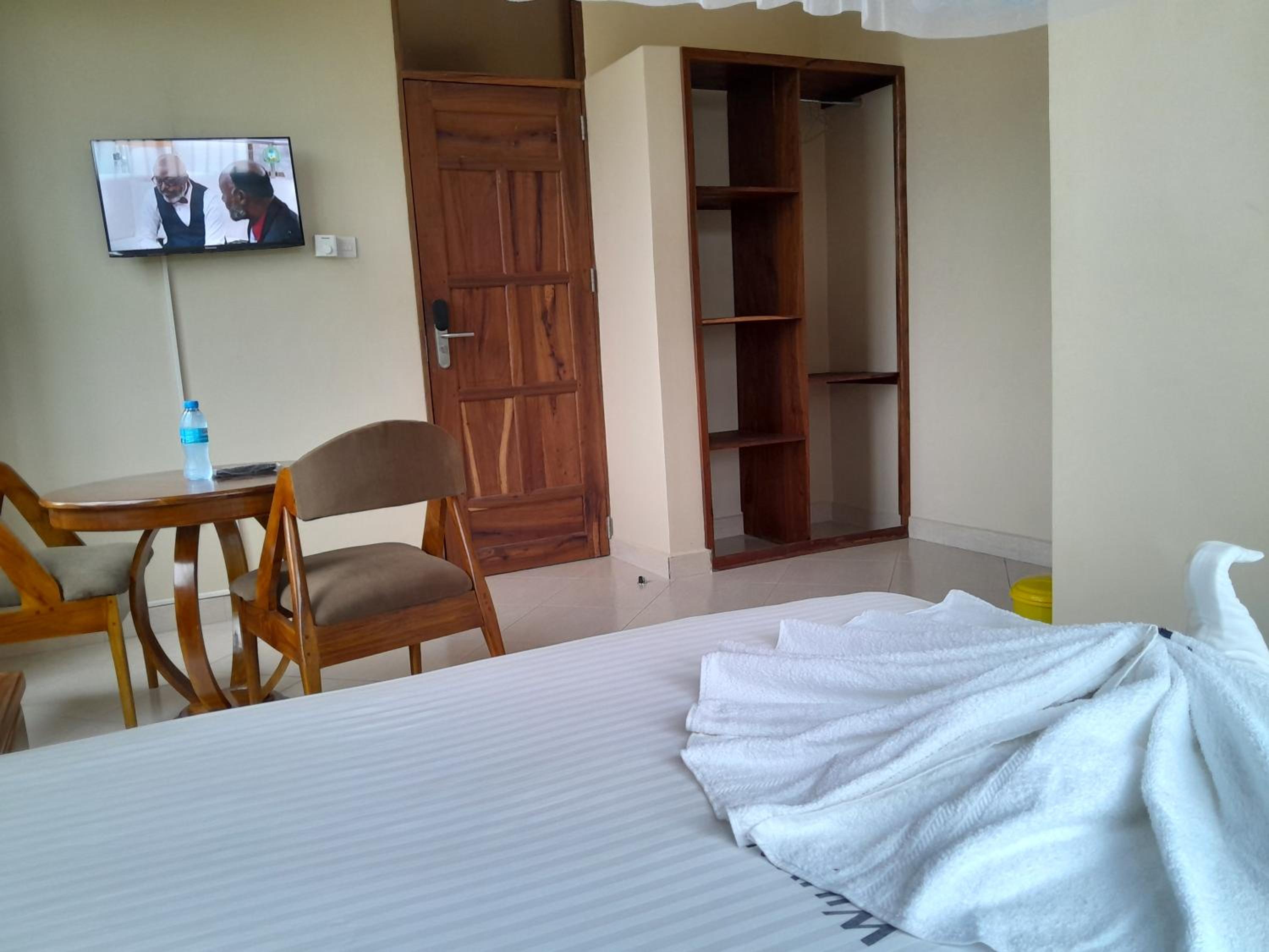 Standard Double Room - Photo 52