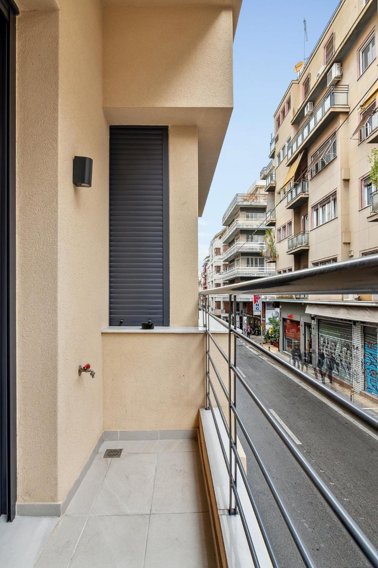 Studio with Balcony photo 2