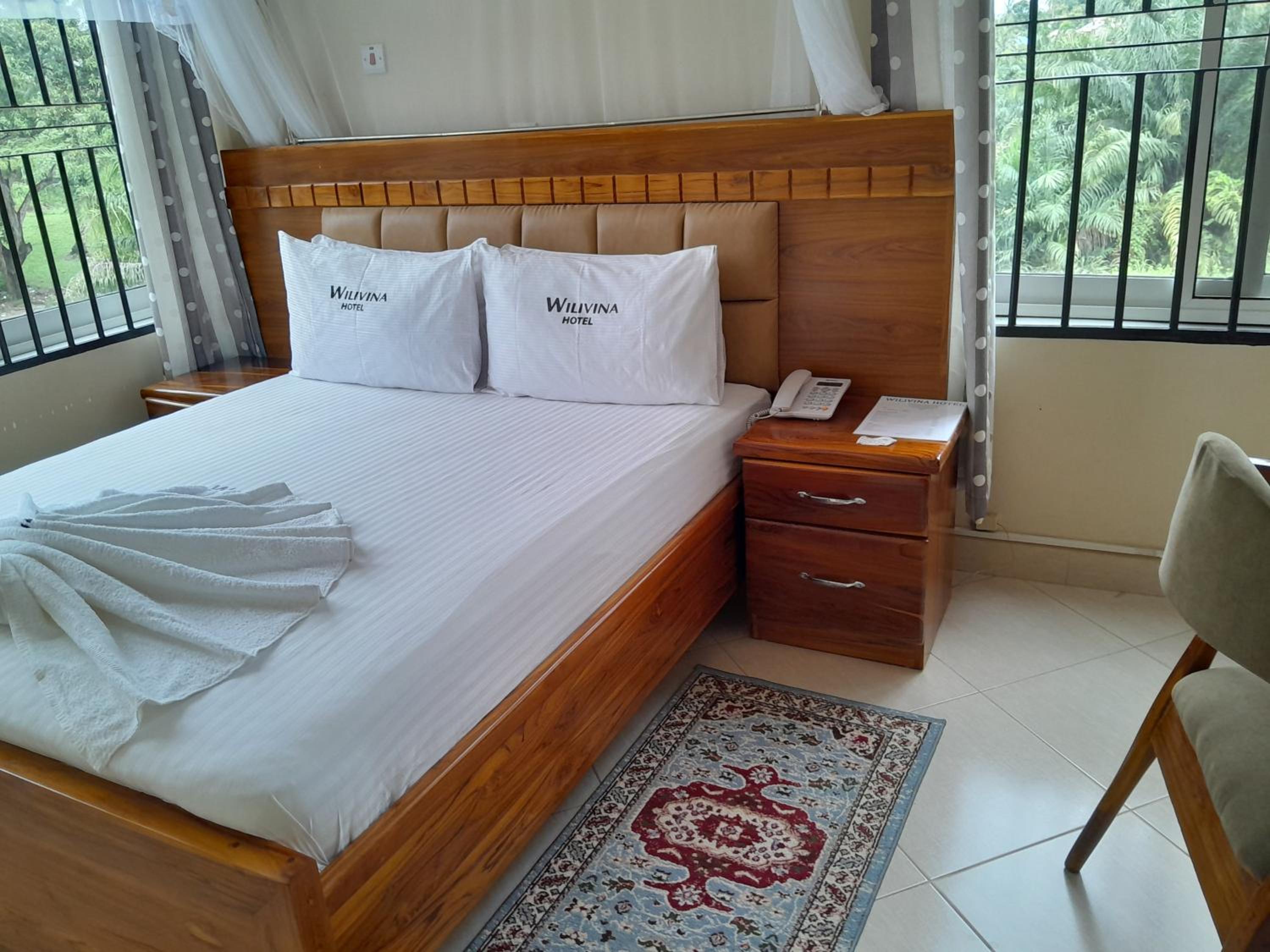 Standard Double Room - Photo 8