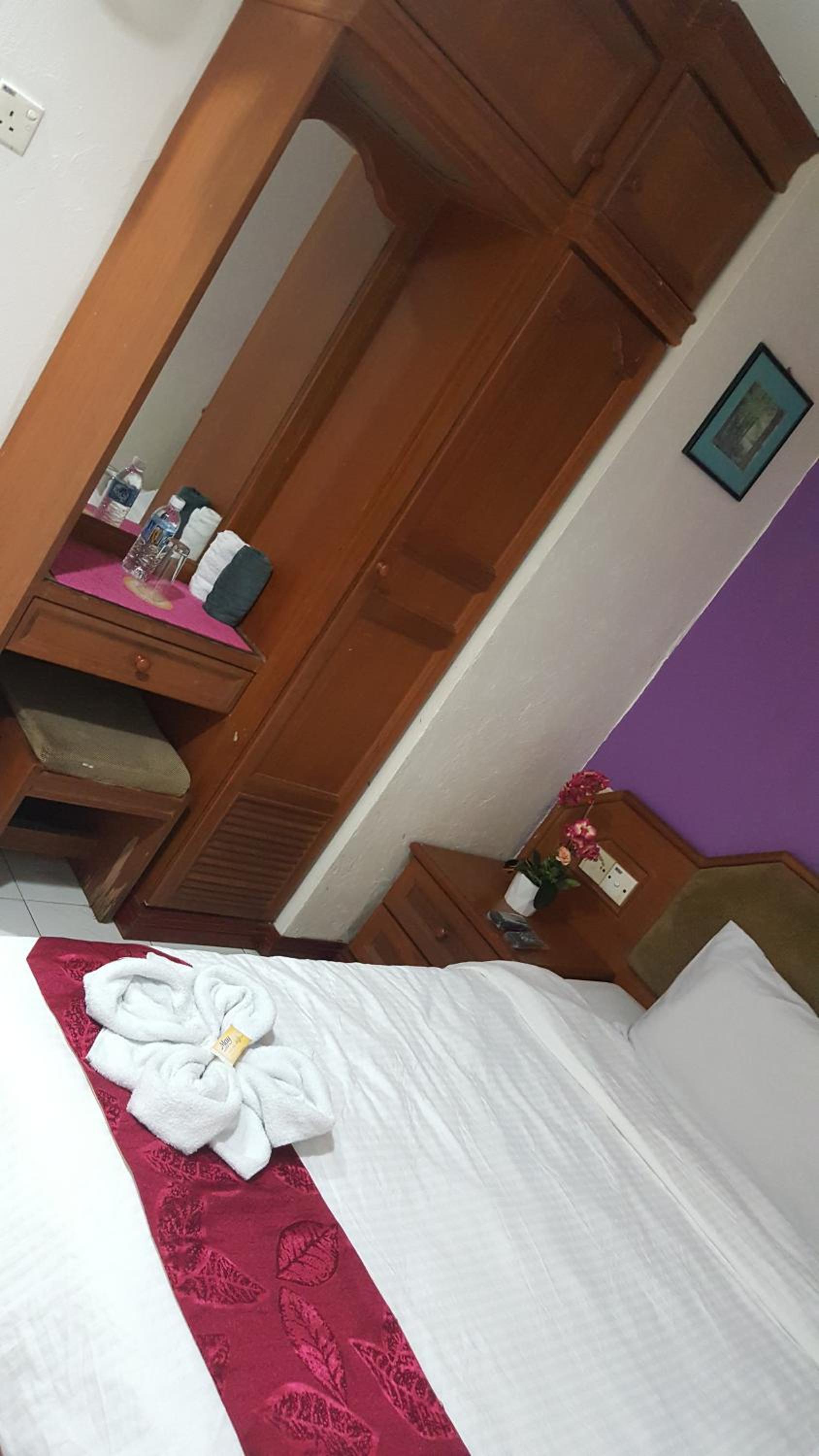 Single Room with Bathroom photo 3