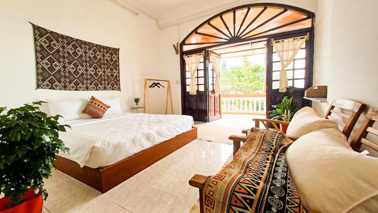 Standard Queen Room