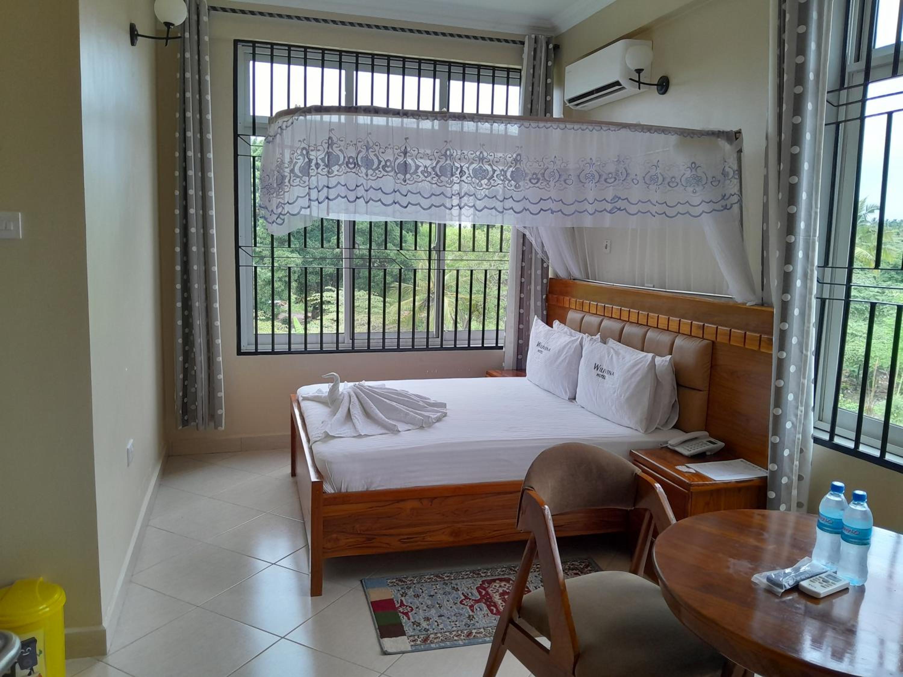Standard Double Room - Photo 11