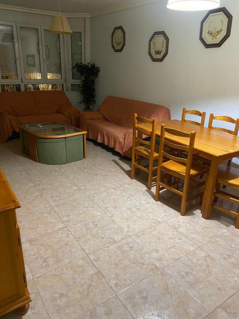 Apartamento con Balcón