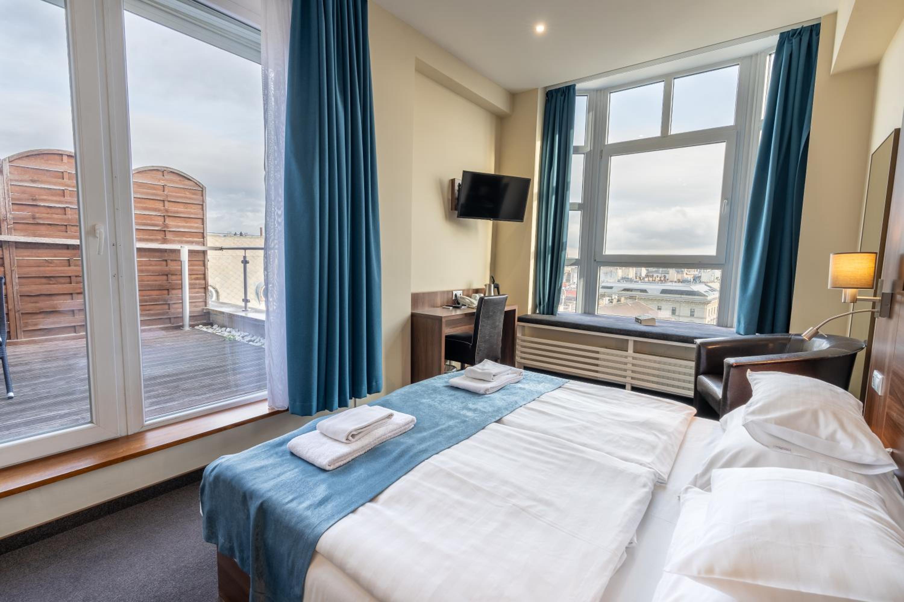 Double Room with Panoramic View and Terrace - Photo 3