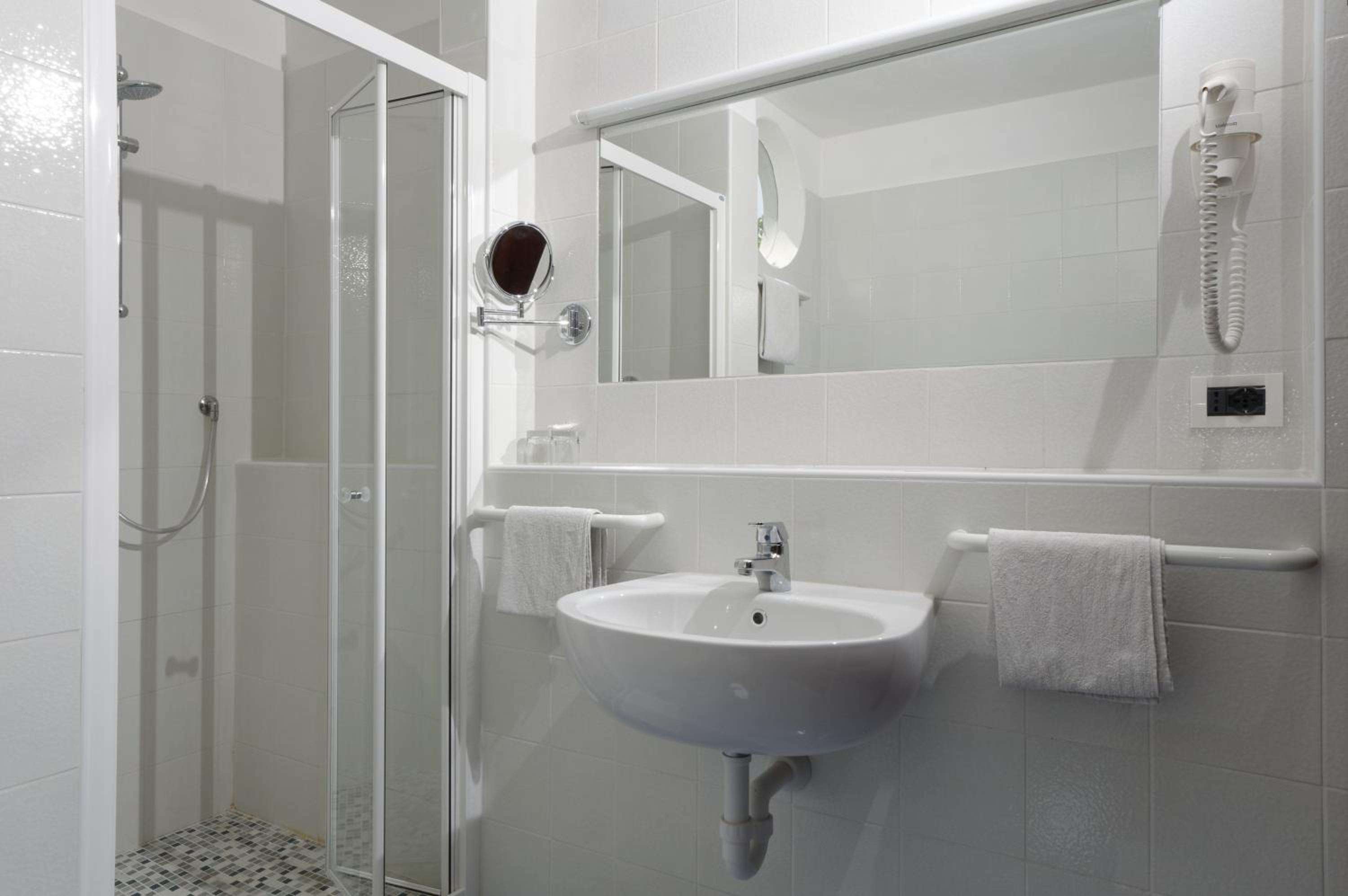 Deluxe Double Room with Balcony and Sea View - Photo 17