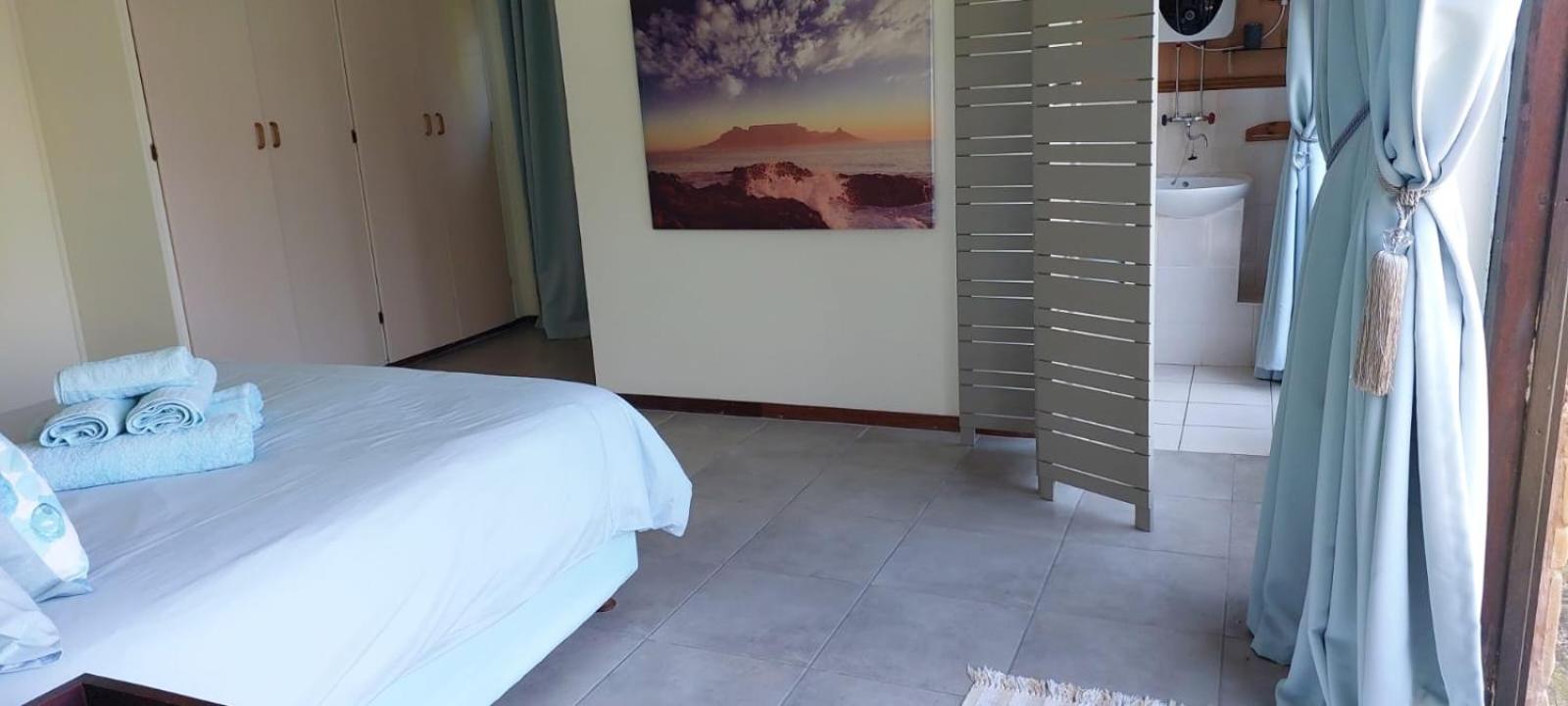 Four-Bedroom House photo 3