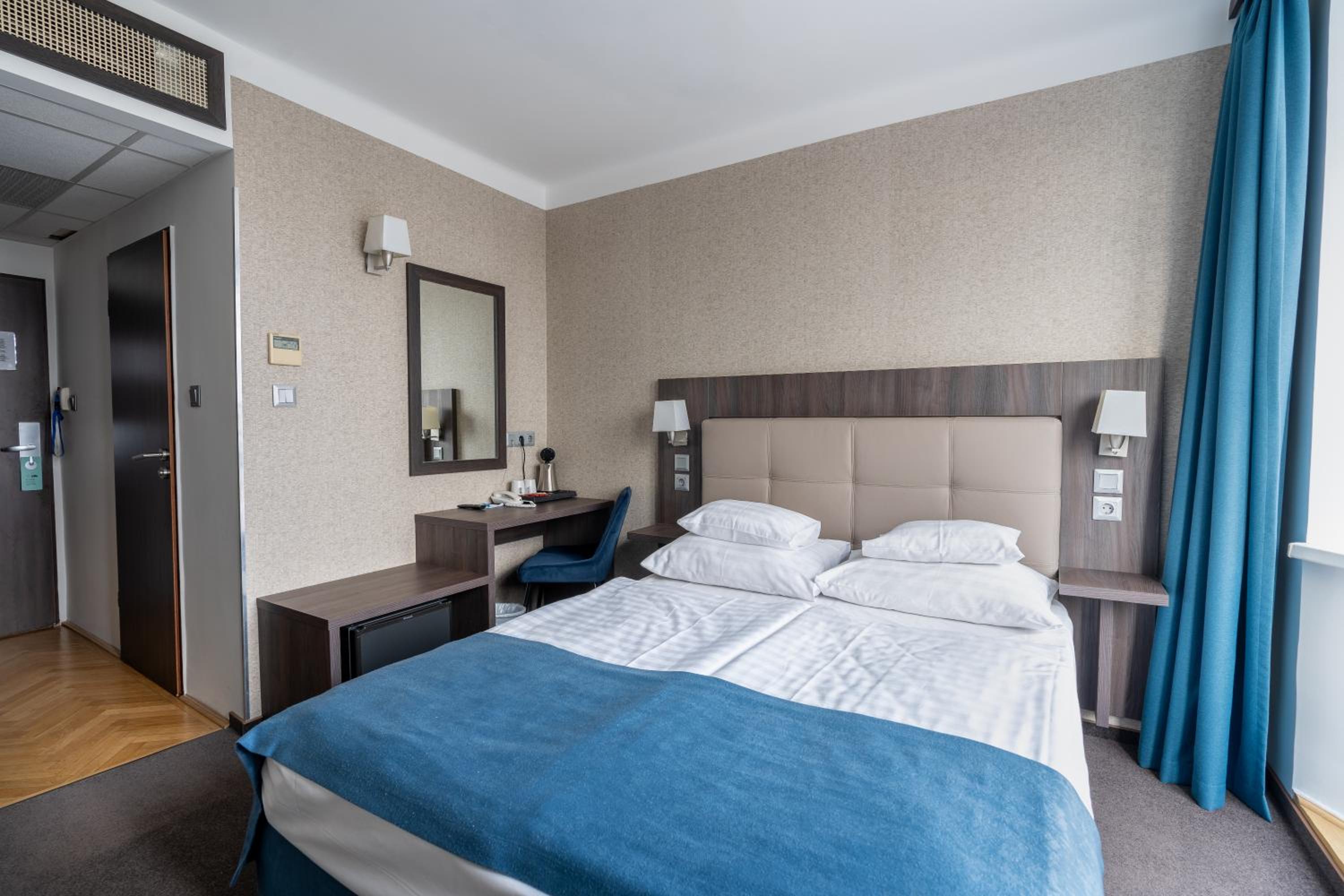 Superior Double Room with Balcony - Photo 5