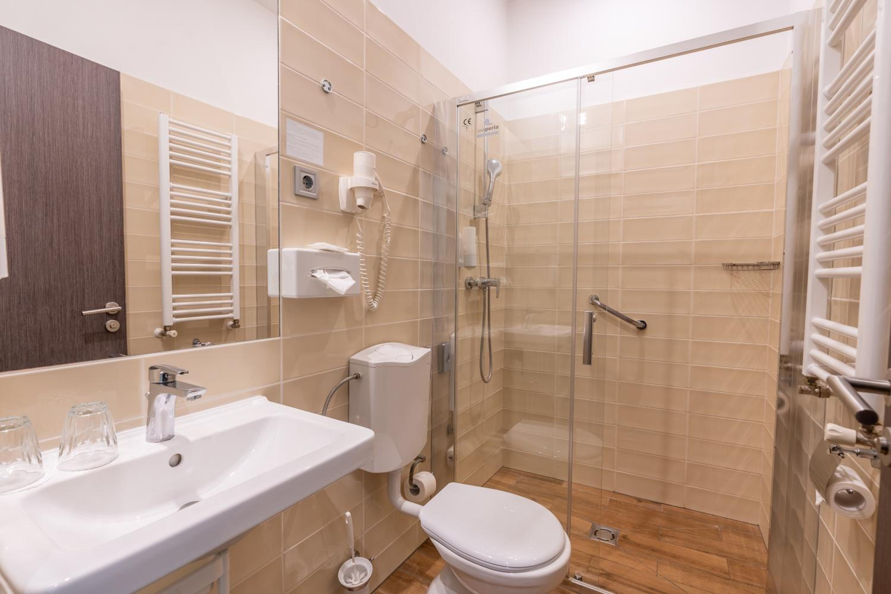 Superior Double Room - Photo 8