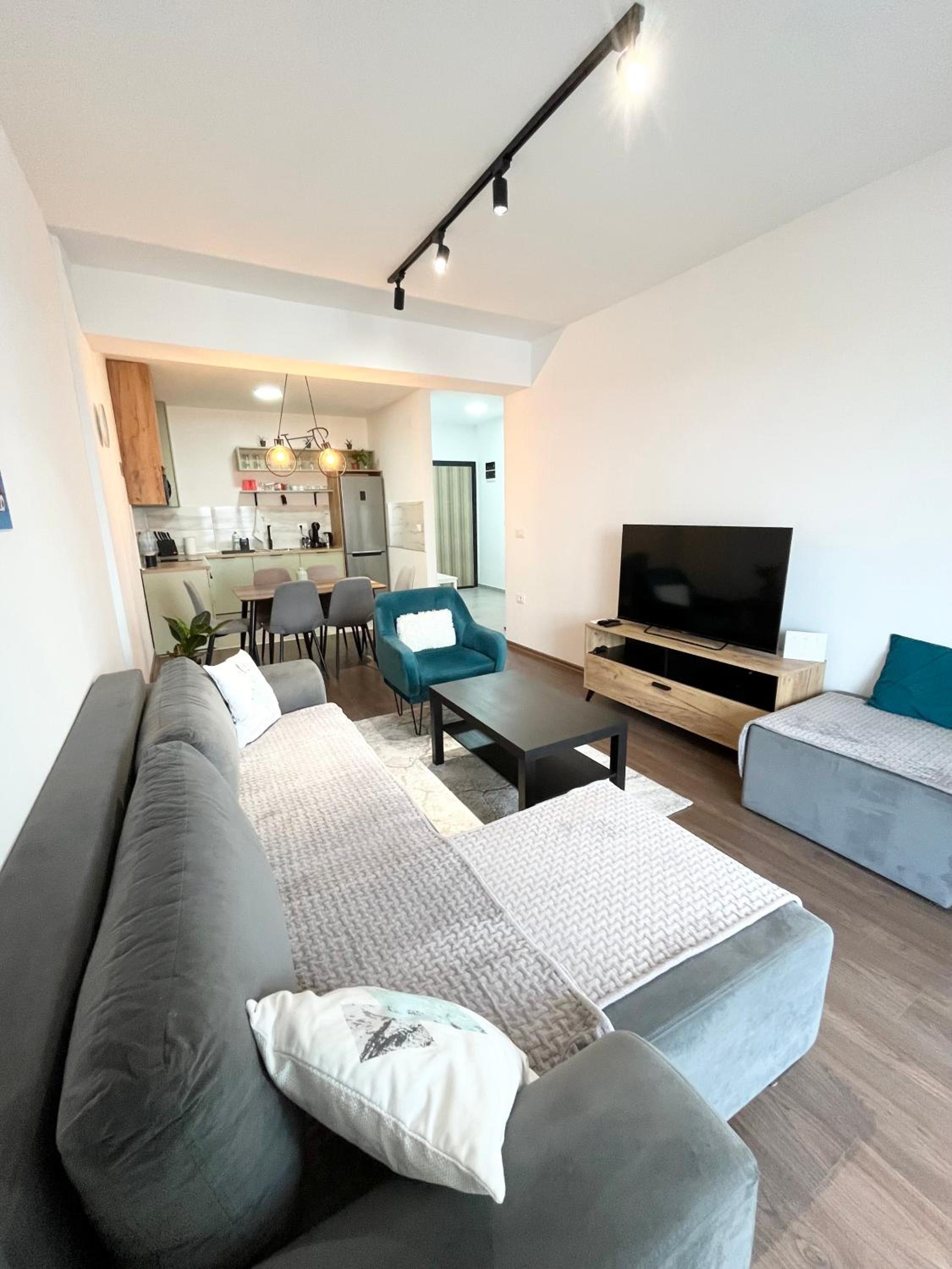 One-Bedroom Apartment photo 1