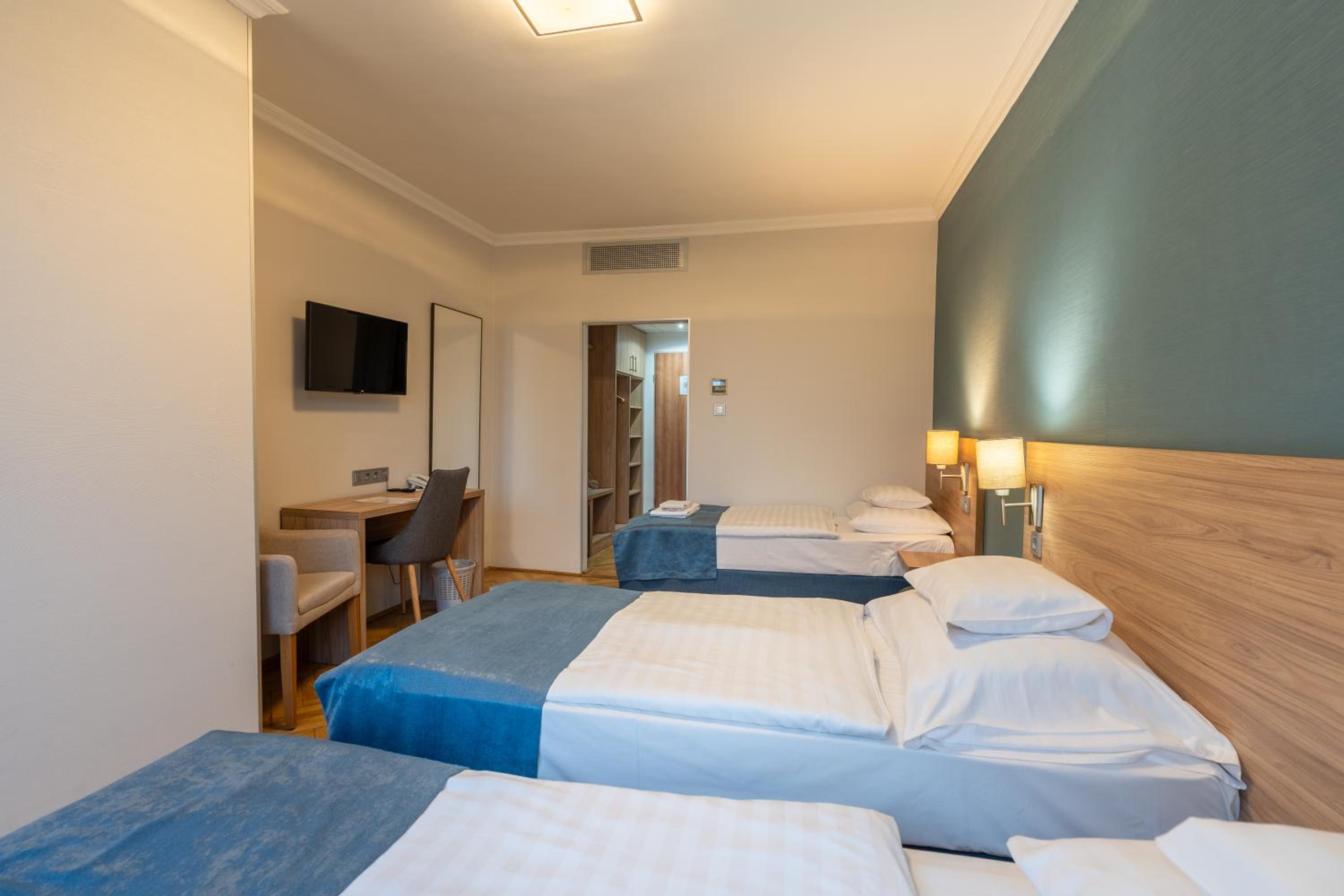Comfort Triple Room - Photo 6