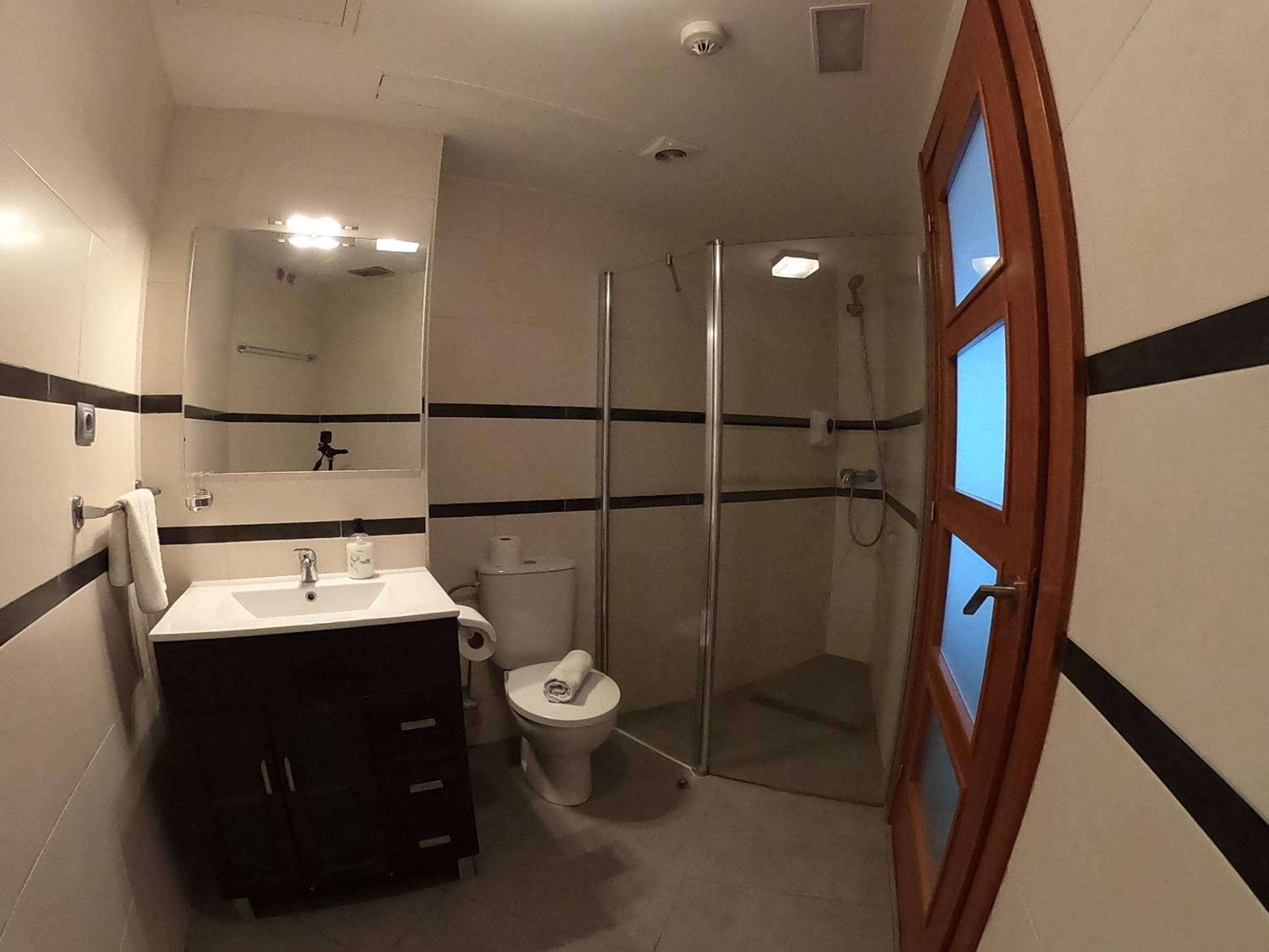 Single Room With Private Bathroom photo 3