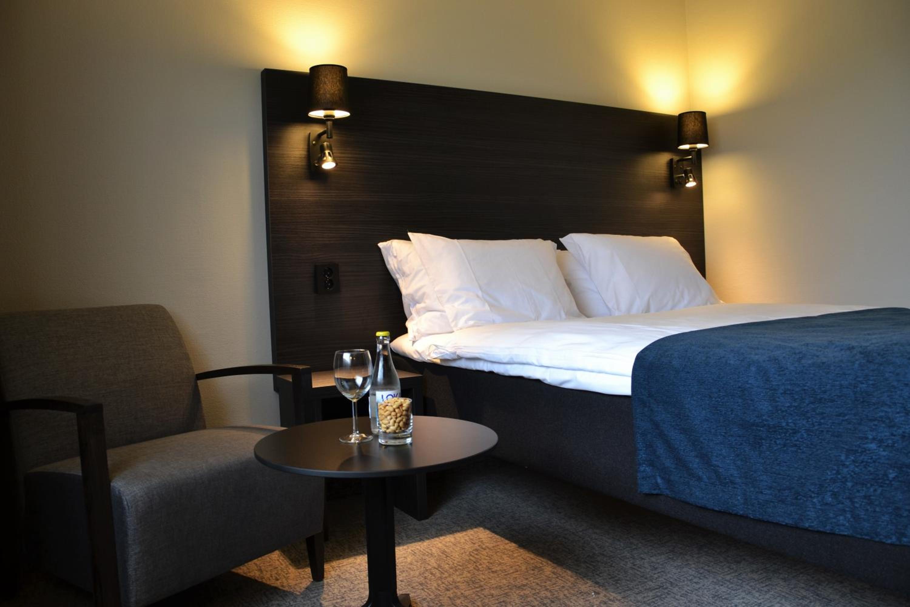 Standard Twin Room - Photo 6