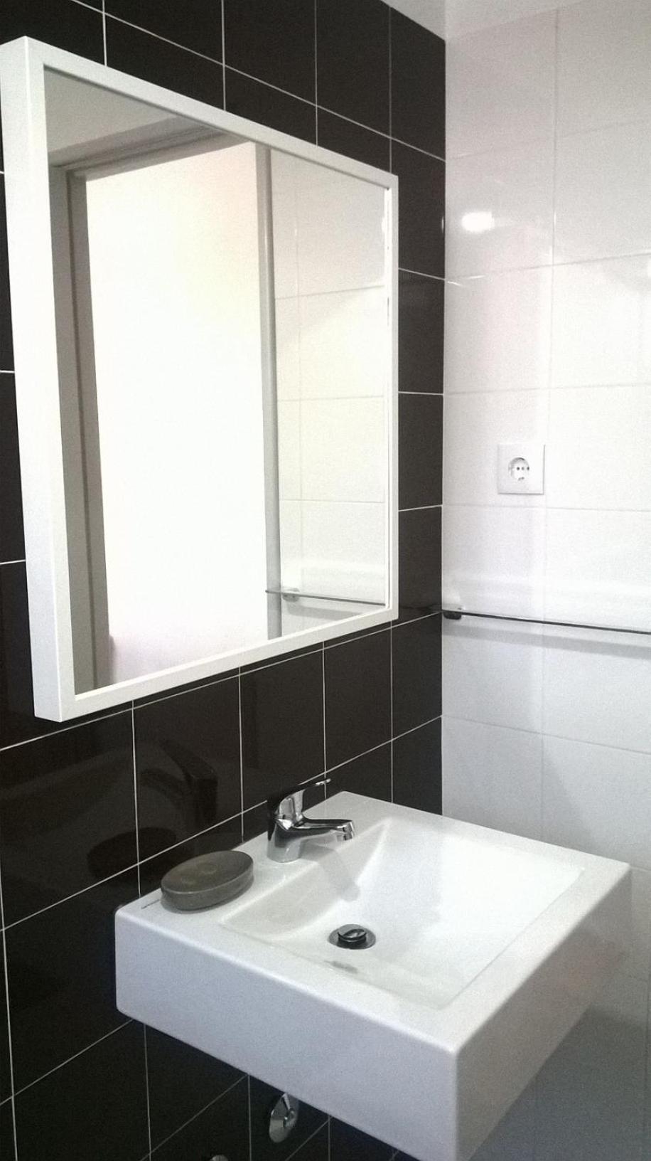 Family Room with Private Bathroom - Photo 2