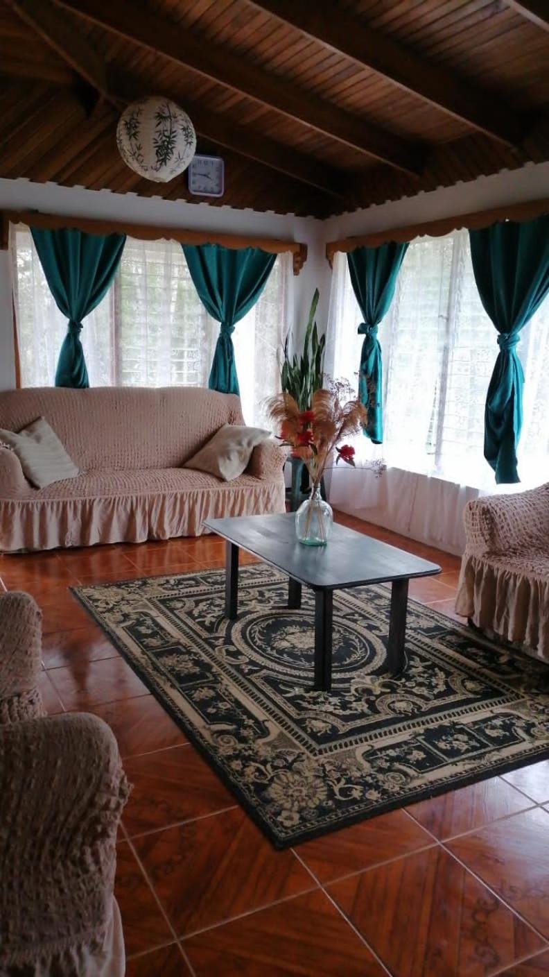 Five-Bedroom House photo 1