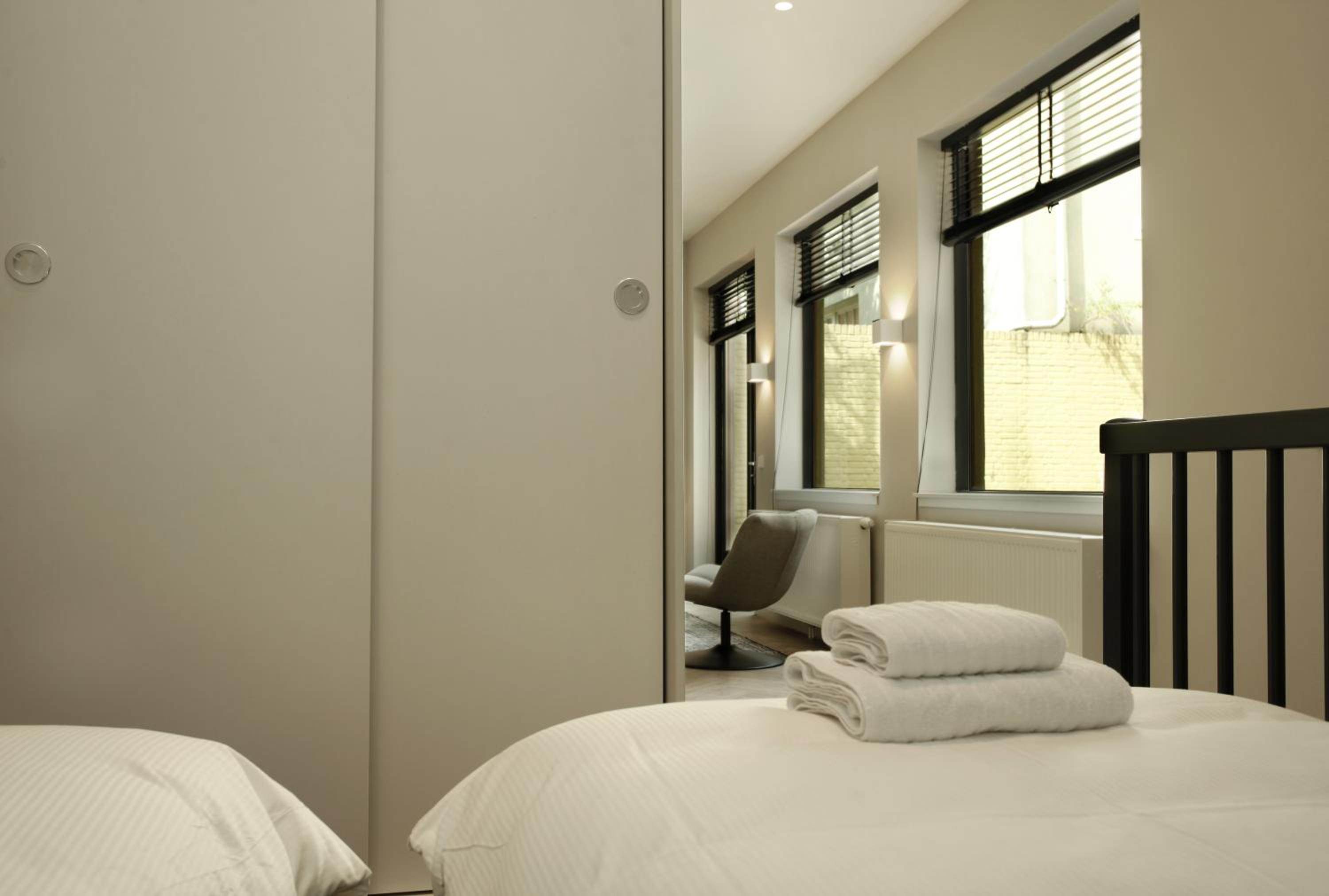 One-Bedroom Apartment Split-Level with garden photo 3