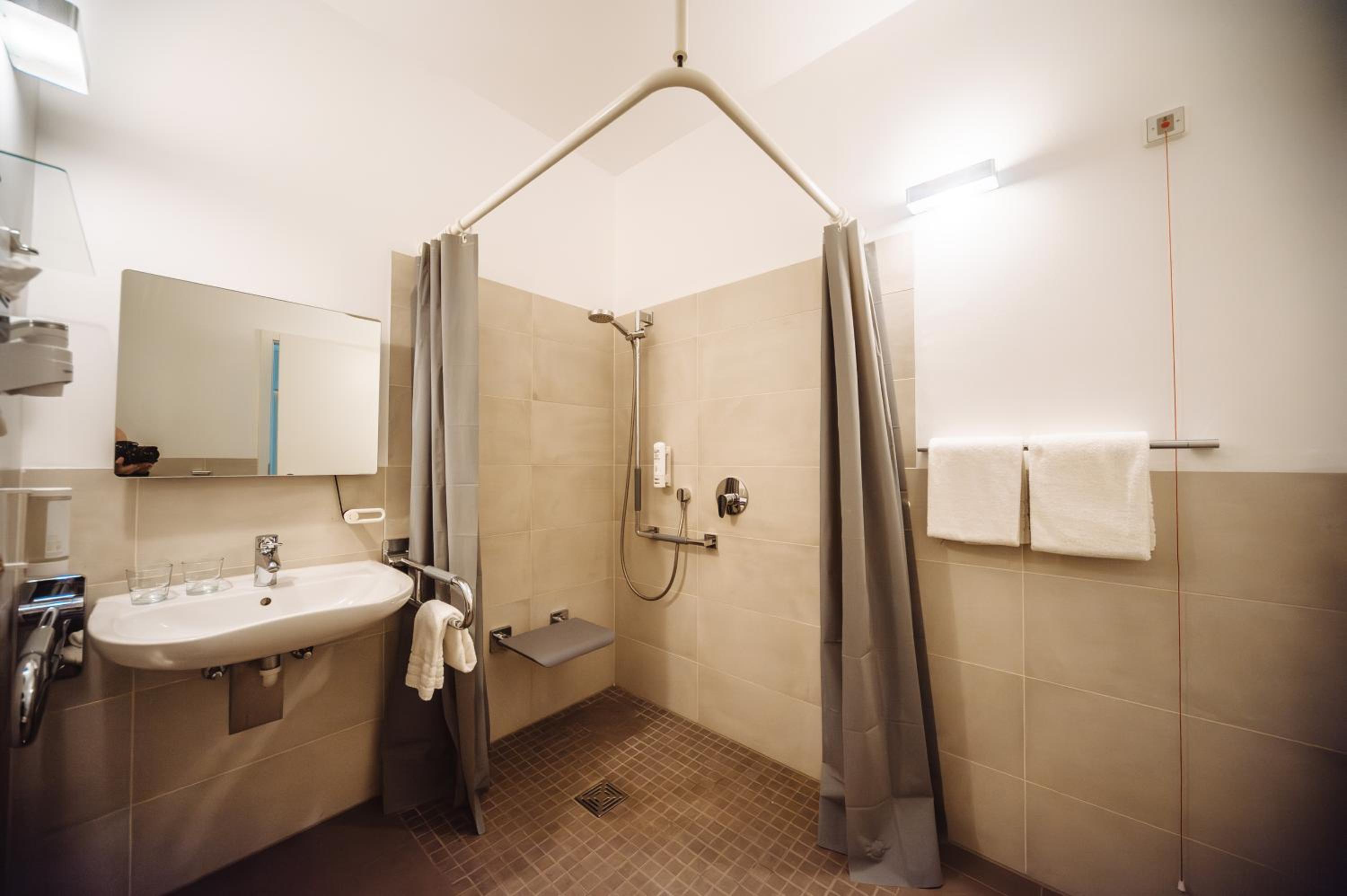 Standard Double Room - Photo 7