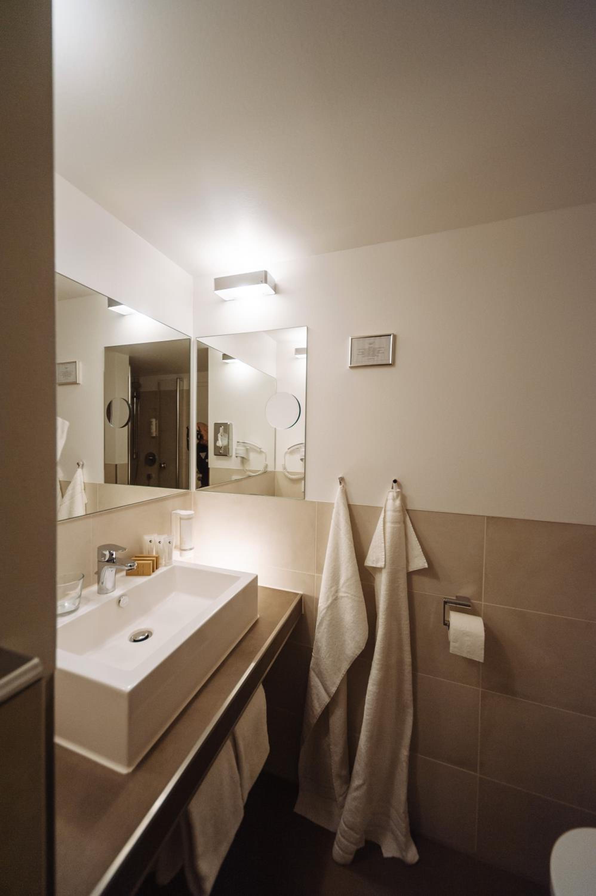 Standard Double Room - Photo 6