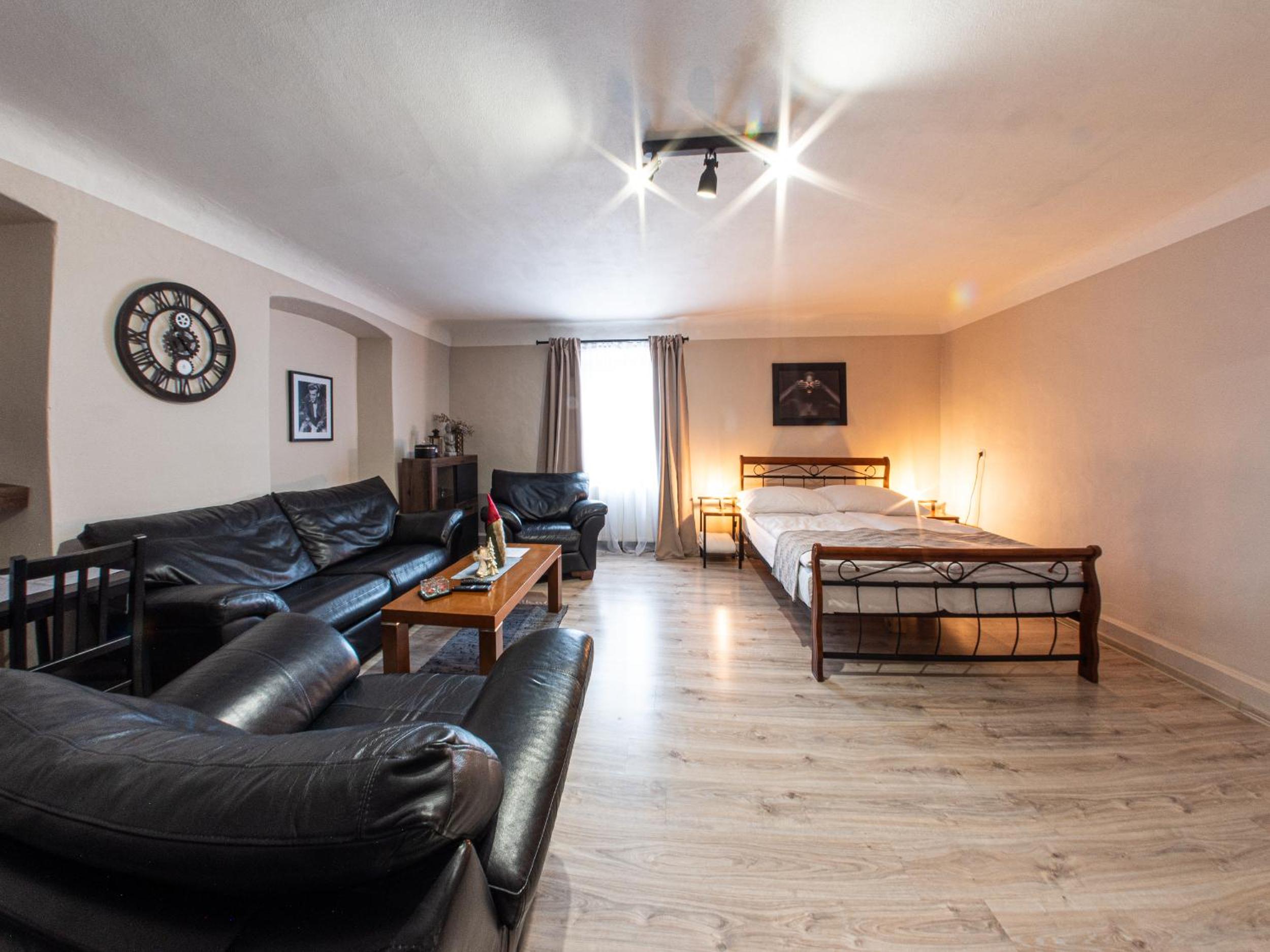 Large Double Room - Photo 23