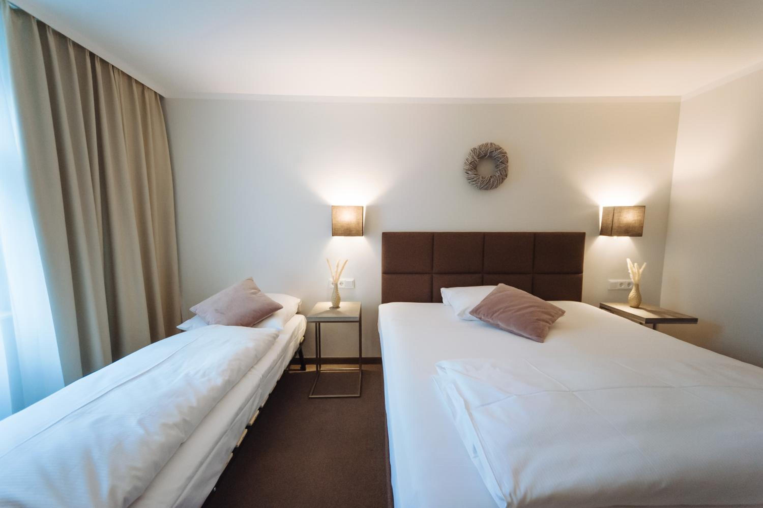 Standard Triple Room - Photo 8