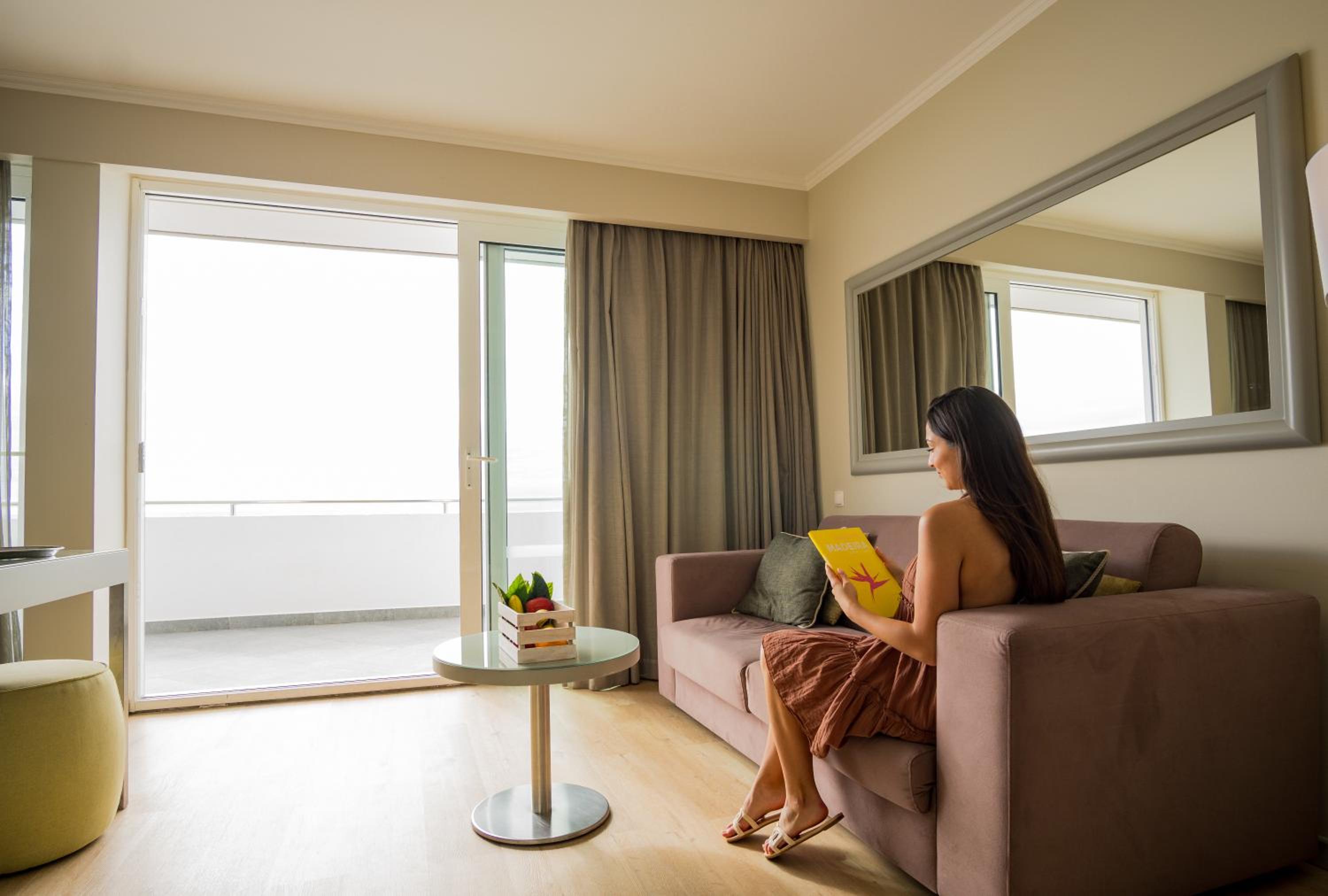 Deluxe Junior Suite - Photo 7