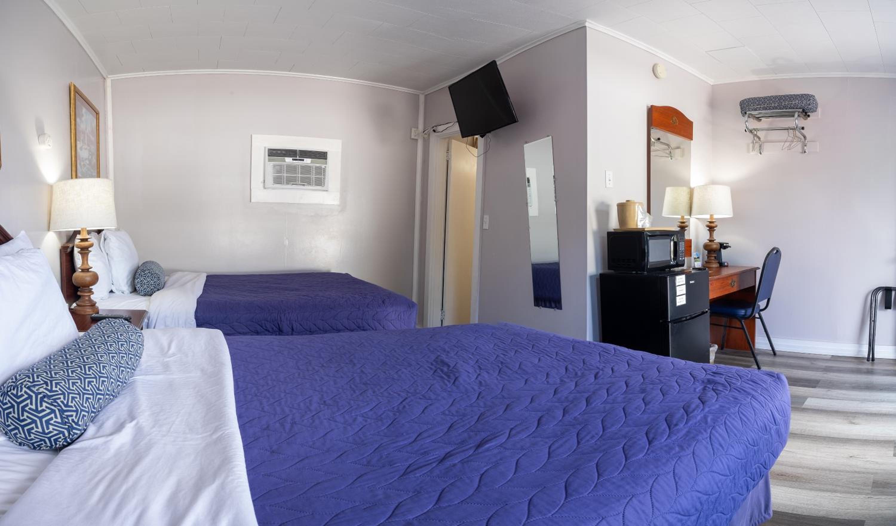 Executive Queen Room with Two Queen Beds - Photo 2