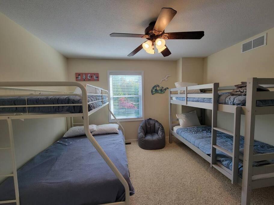Six-Bedroom House photo 1
