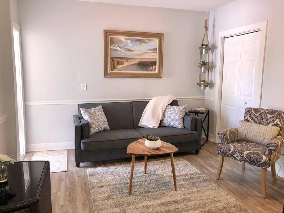 One-Bedroom Apartment photo 3