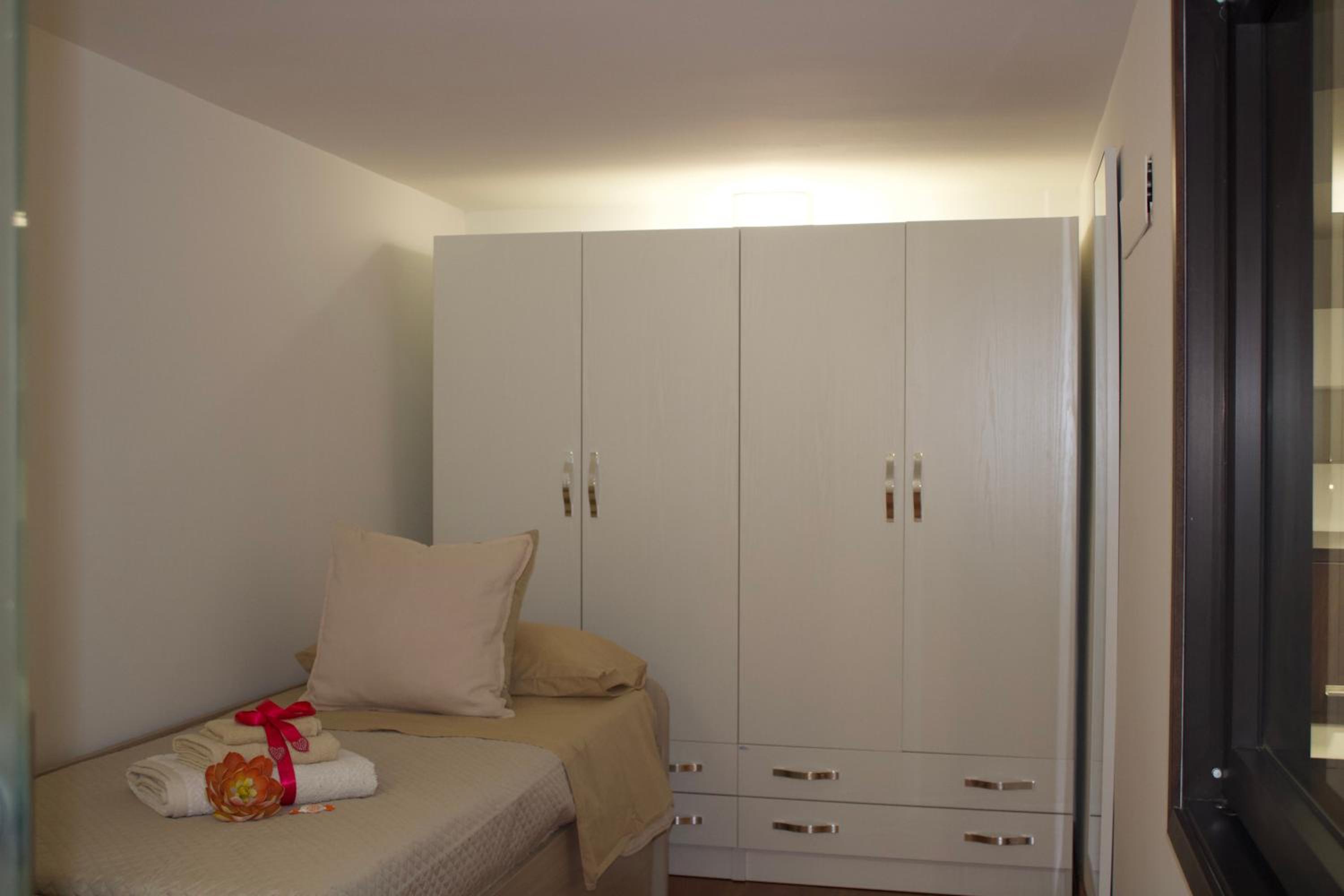 Two-Bedroom House photo 3