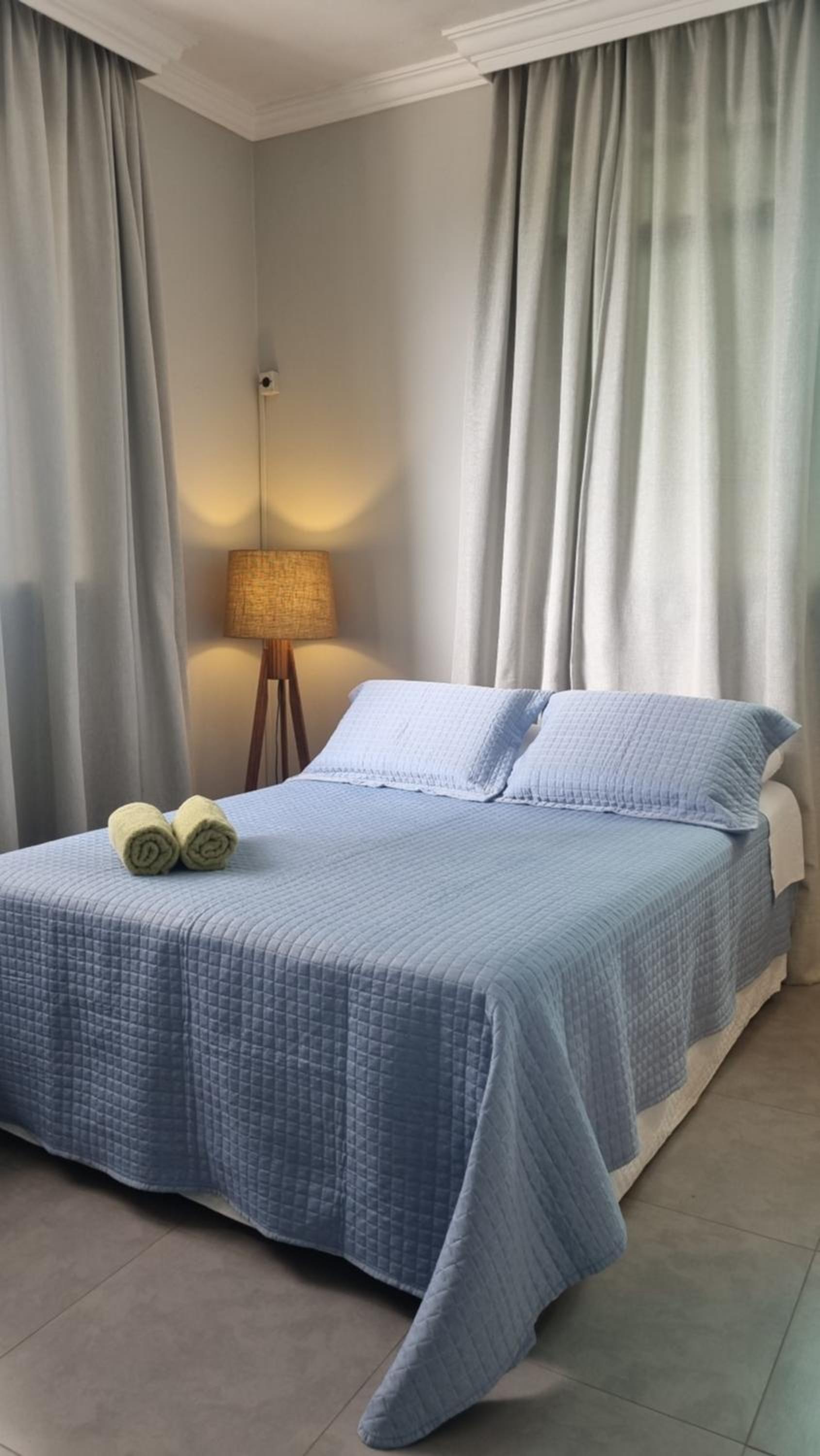 One-Bedroom Apartment - Photo 2