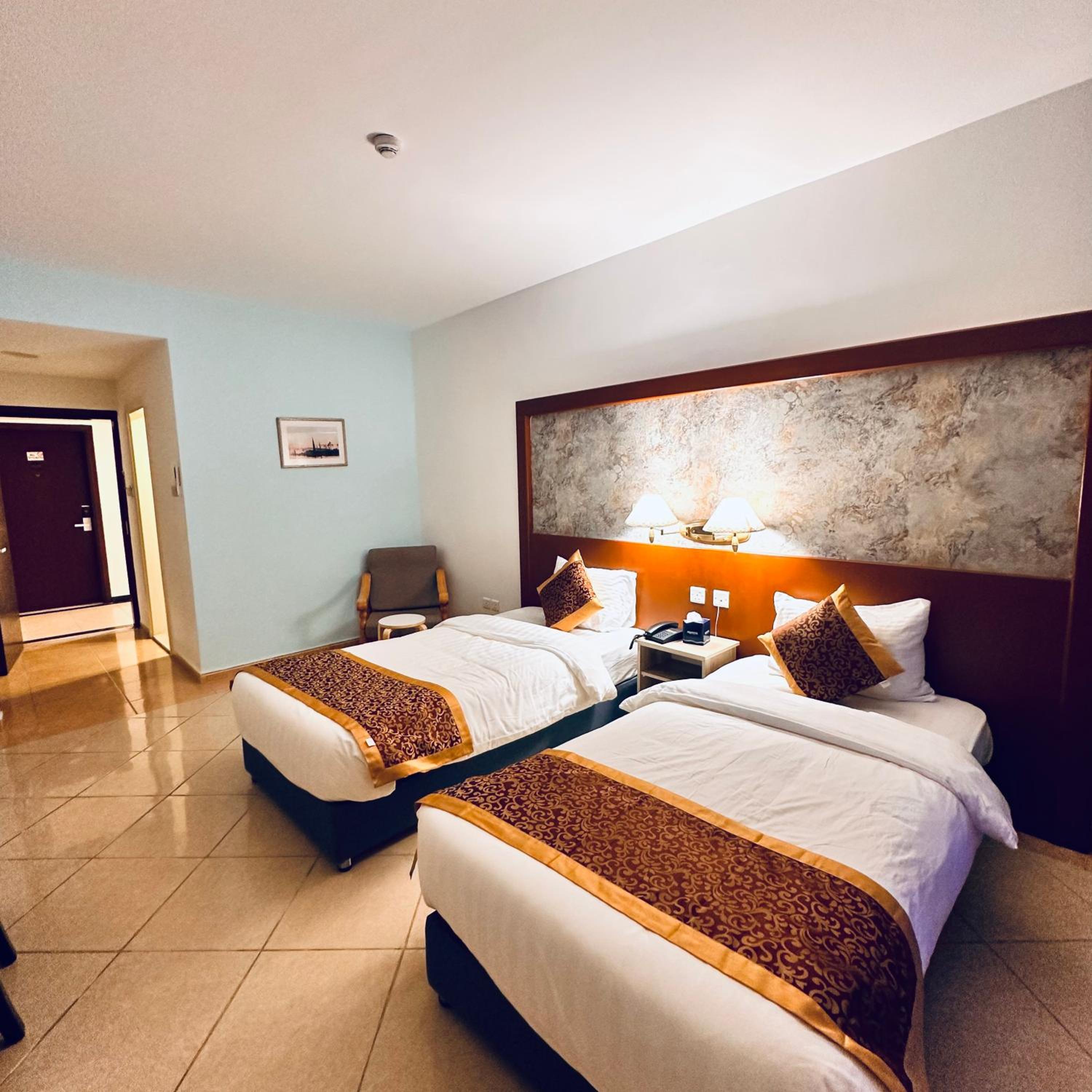 Standard Twin Room photo 2