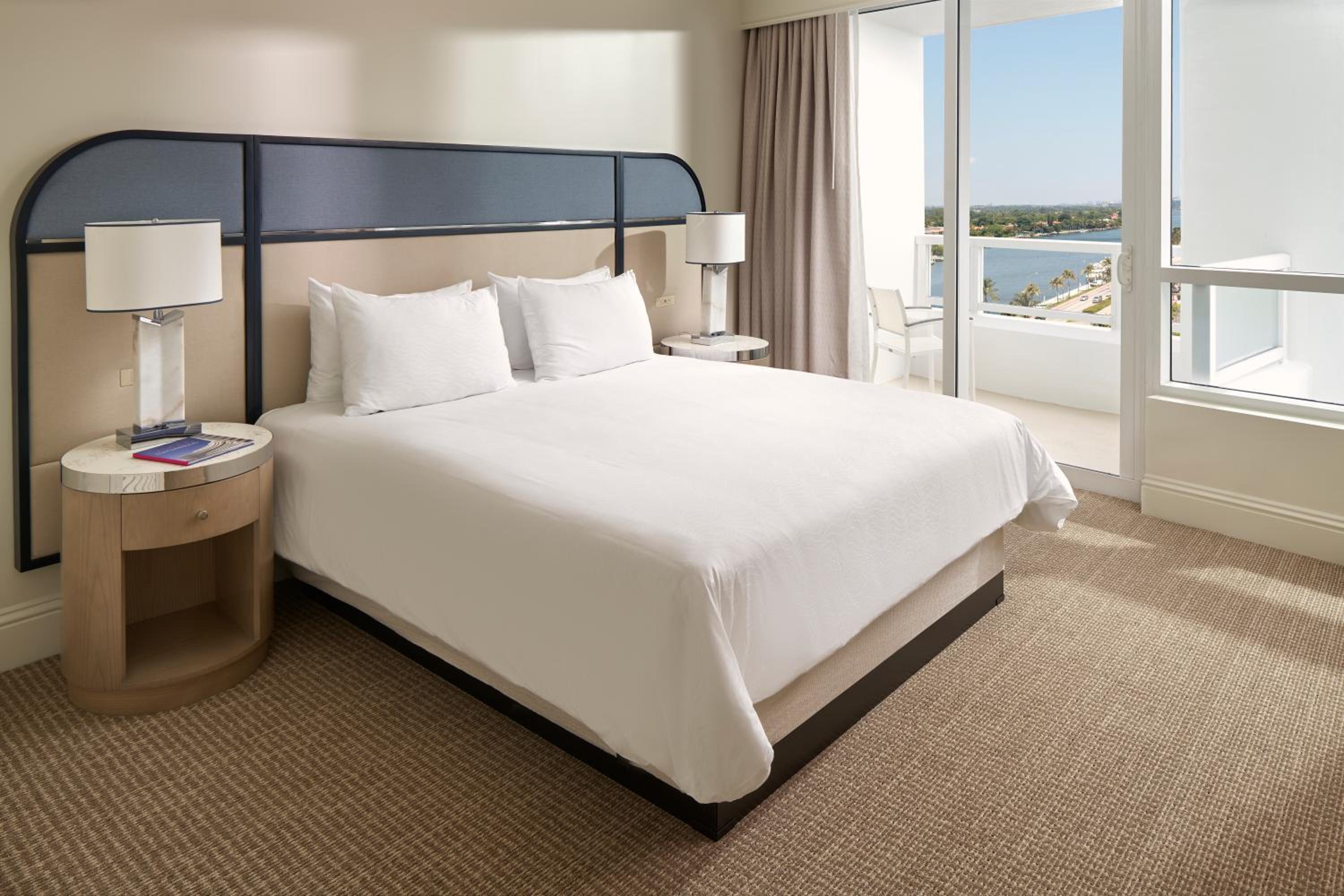 Suite - Photo 1