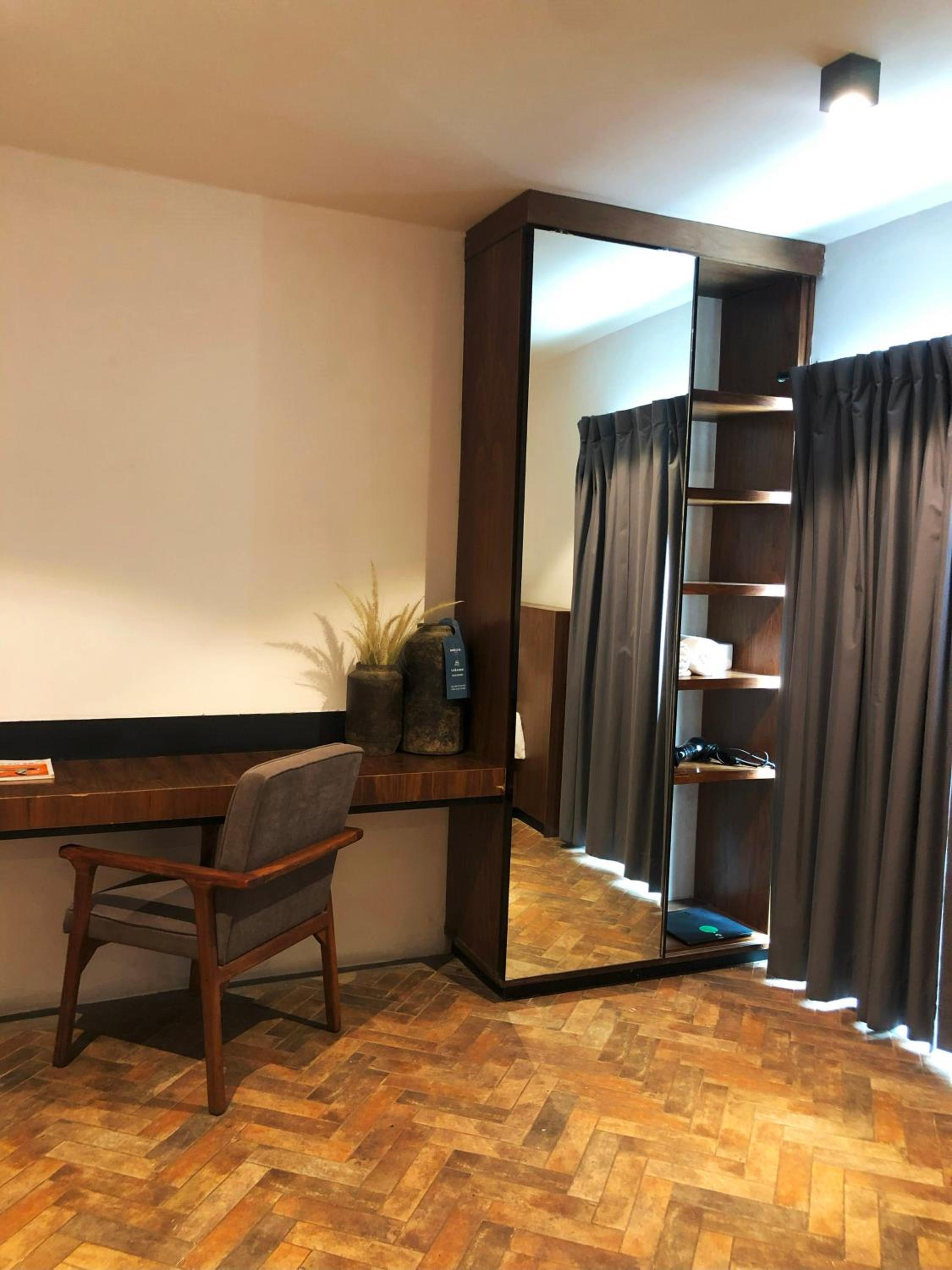 Queen Room with Two Queen Beds - Disability Access - Photo 4