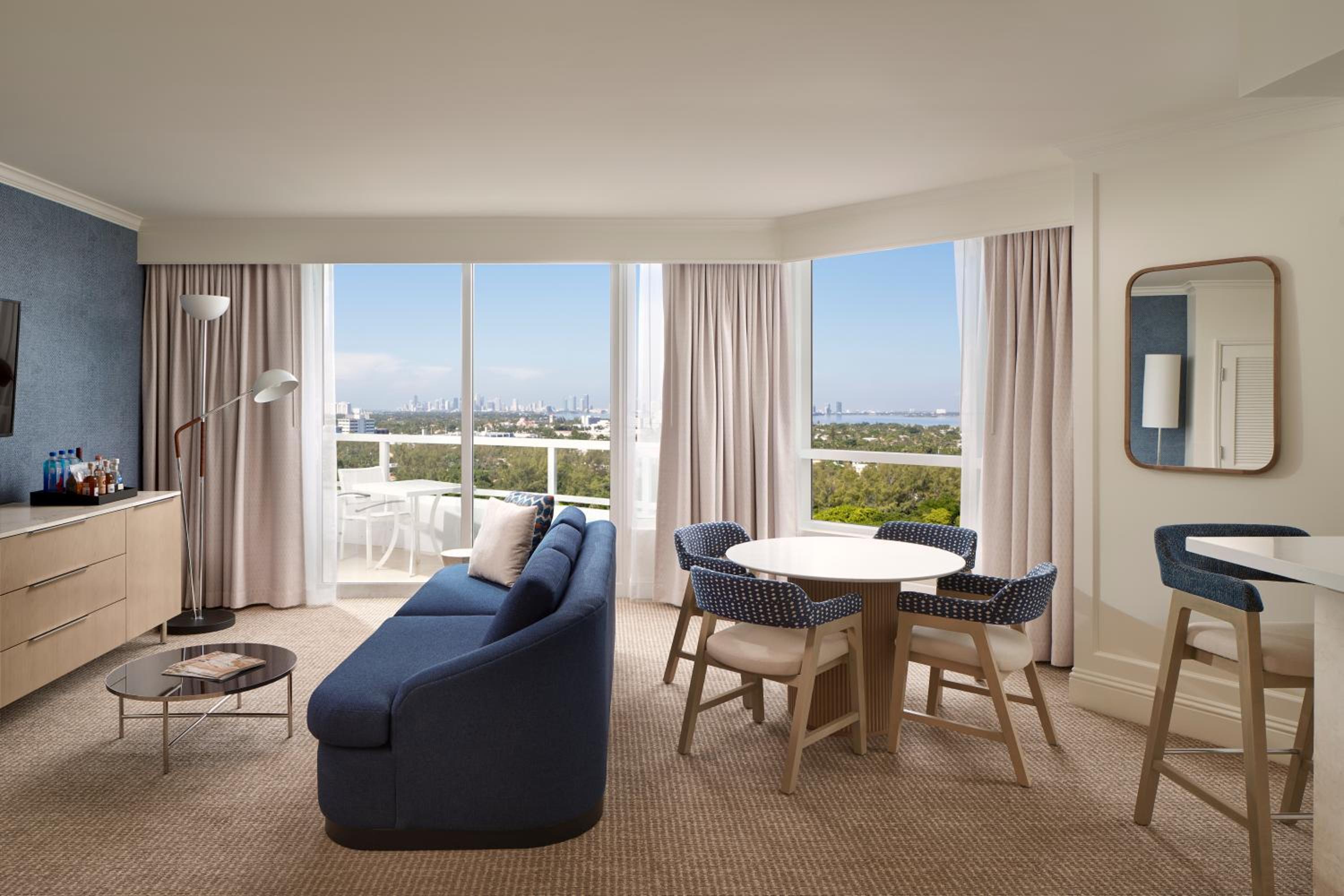 Suite - Photo 5