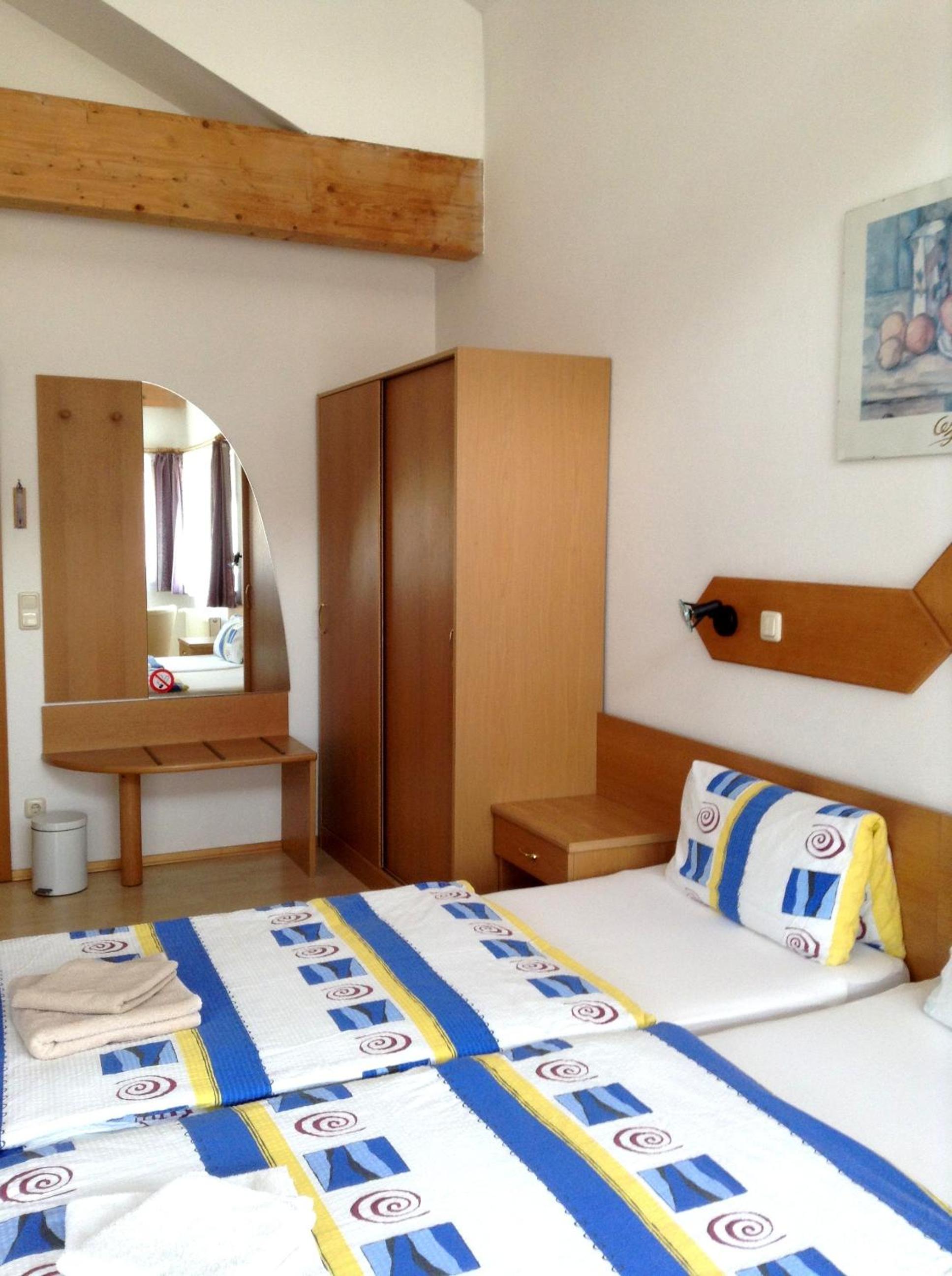 Double Room - Photo 7