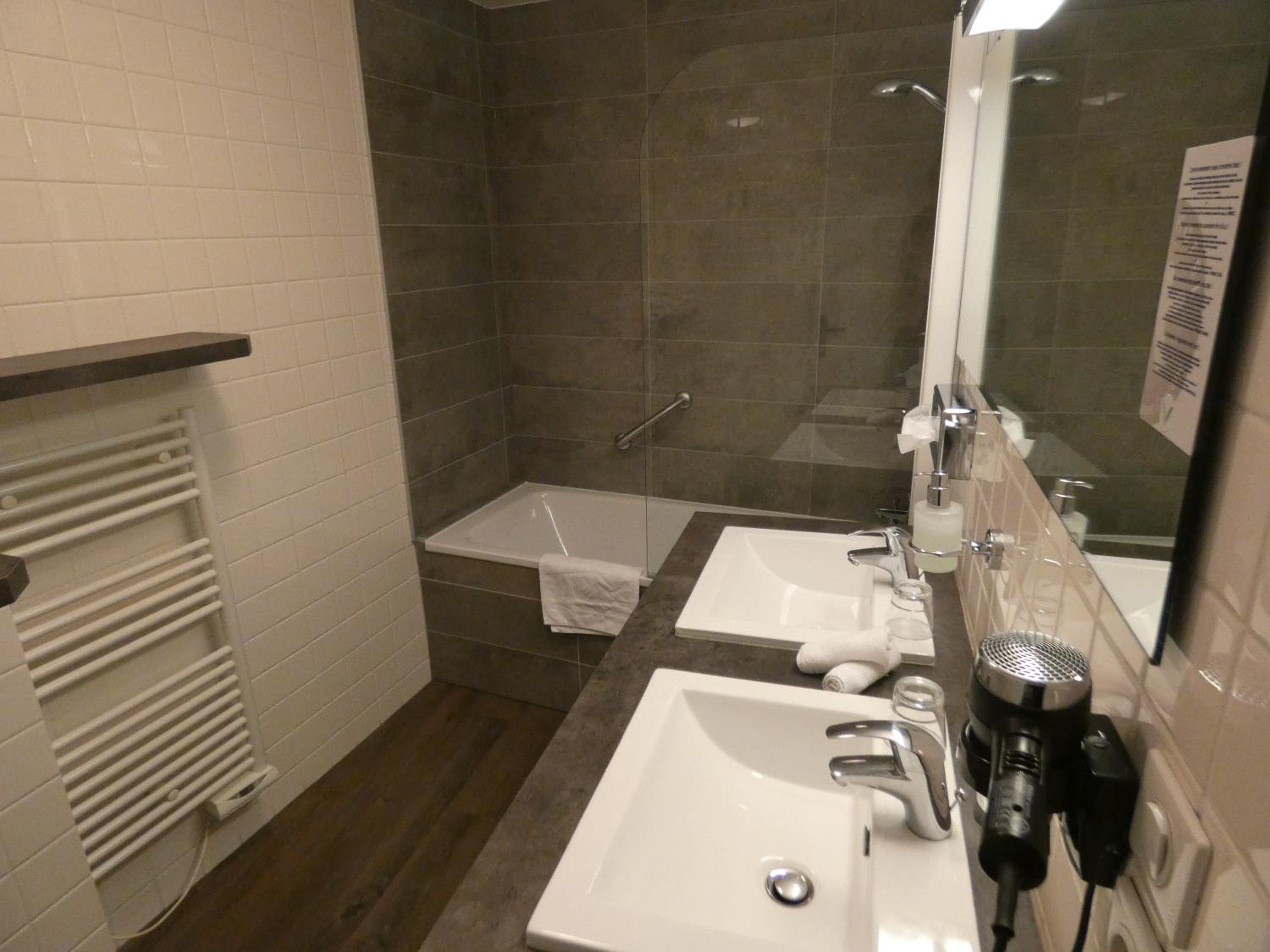 Triple Room - Photo 6