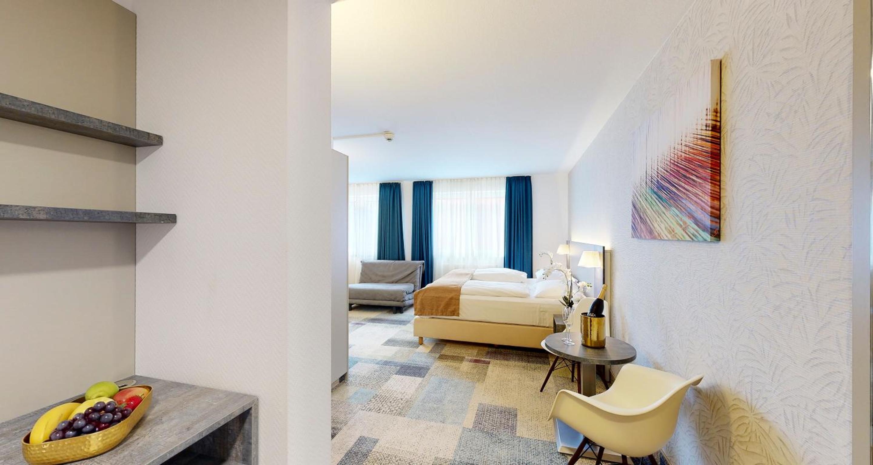 Standard Double Room - Photo 9