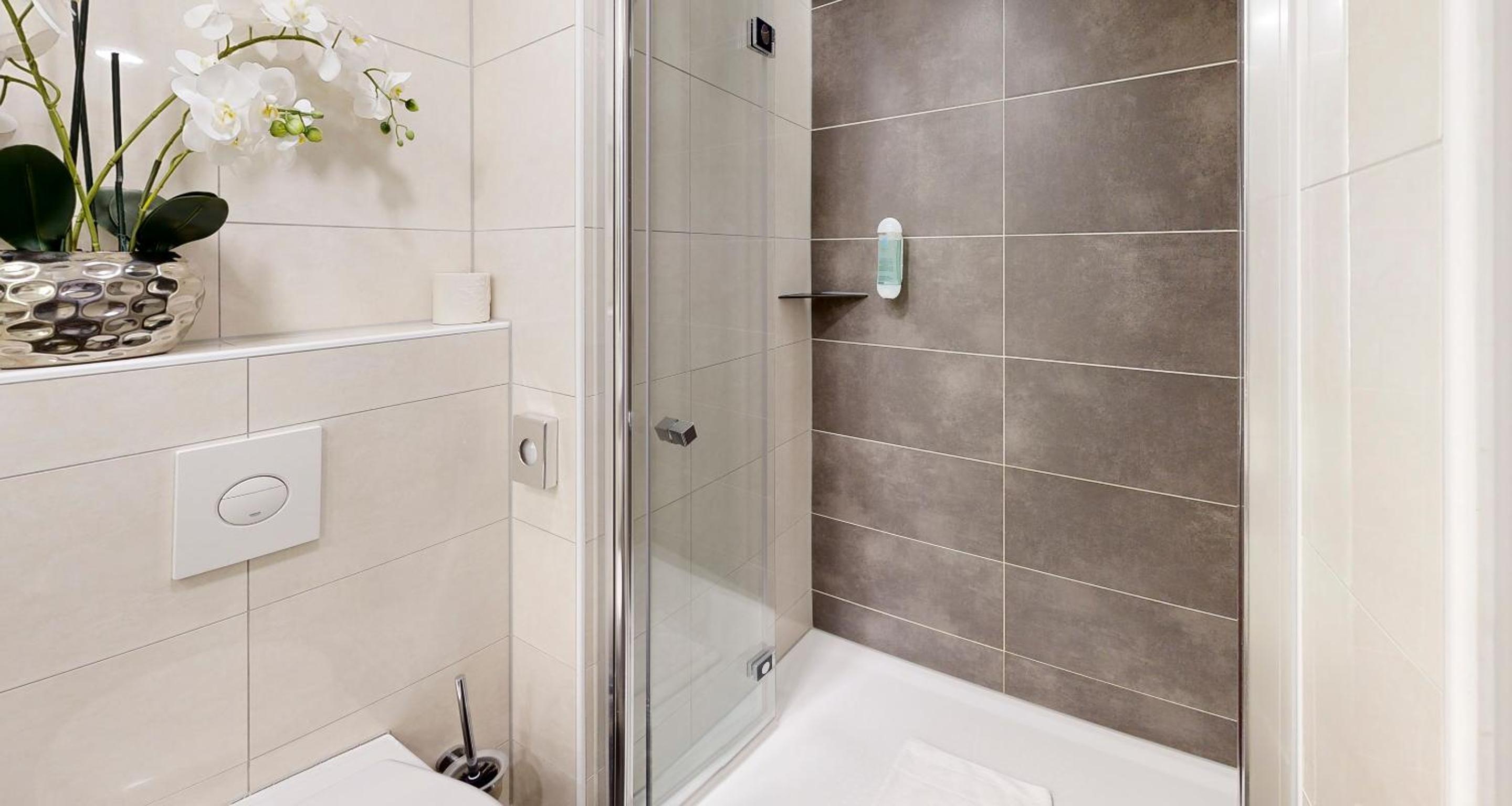 Standard Double Room - Photo 8