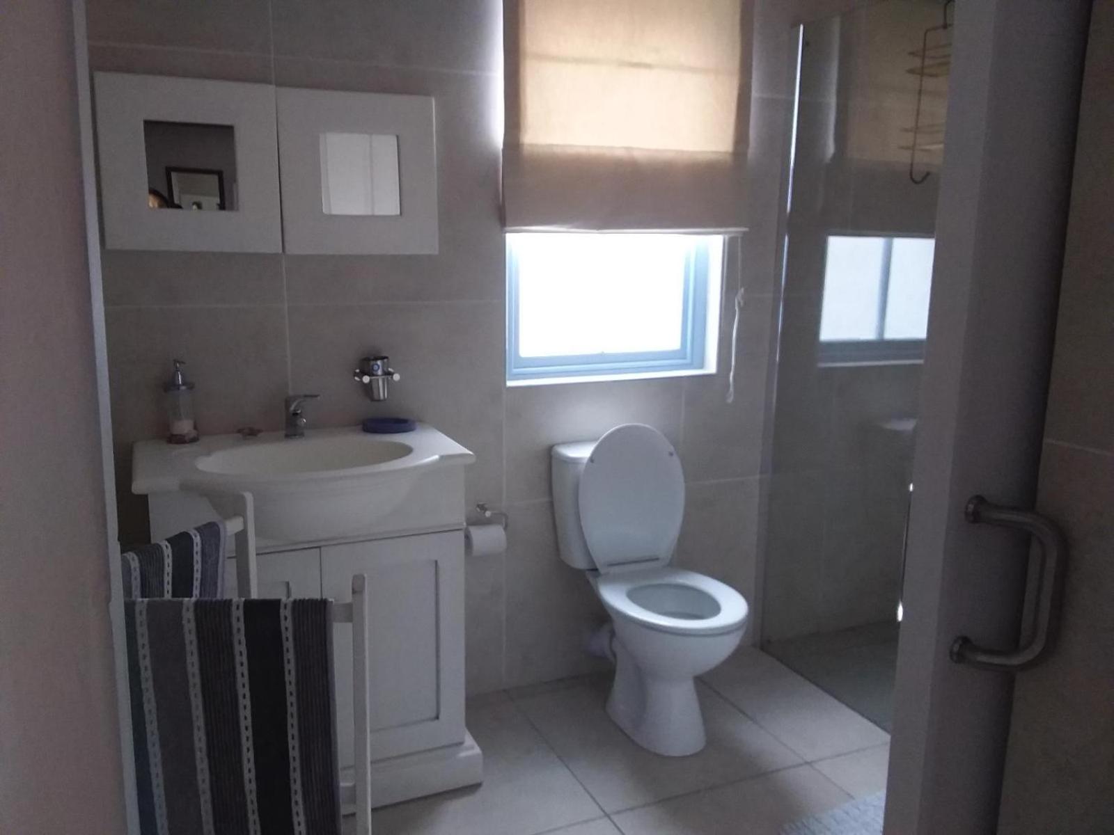 Four-Bedroom House - Photo 32