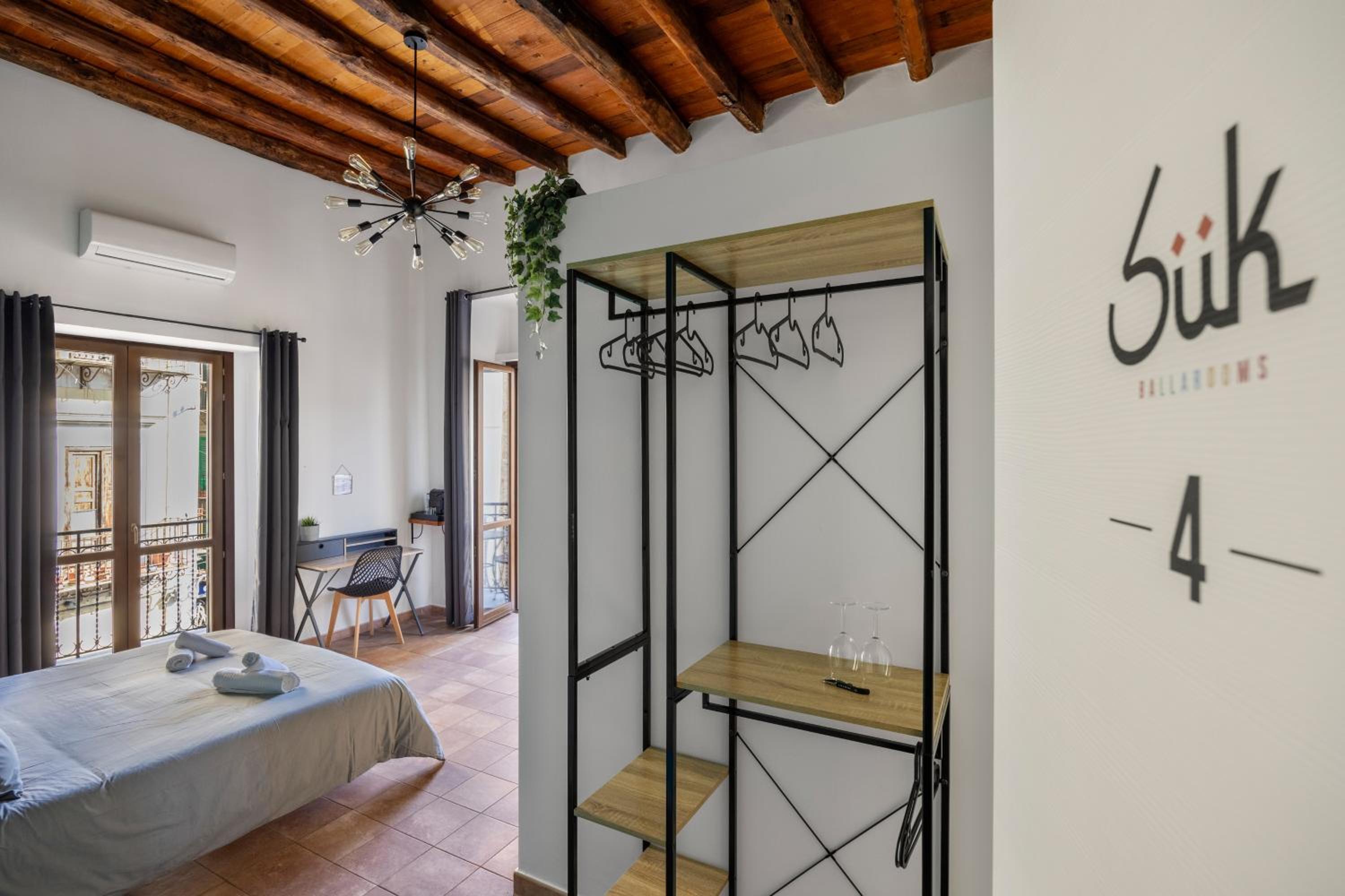 Deluxe King Room
