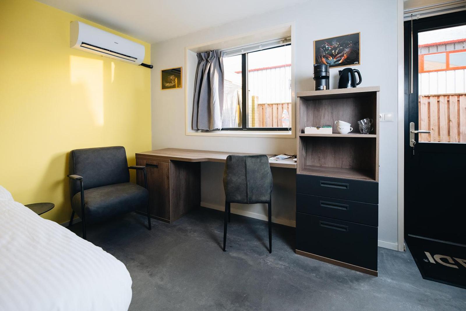 King Room with Roll-In Shower - Disability Access