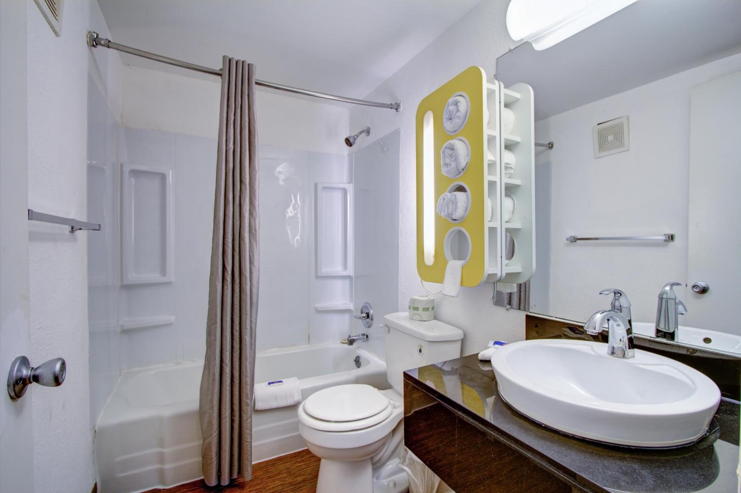 King Room - Disability Access - Non-Smoking - Photo 1
