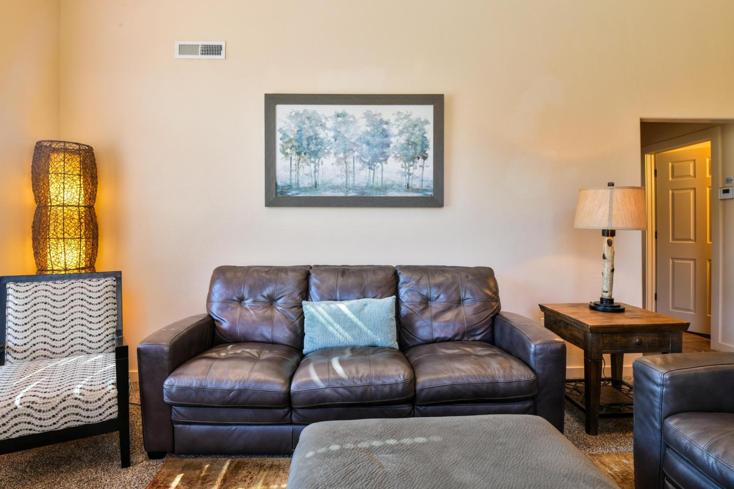 Three-Bedroom Apartment photo 1