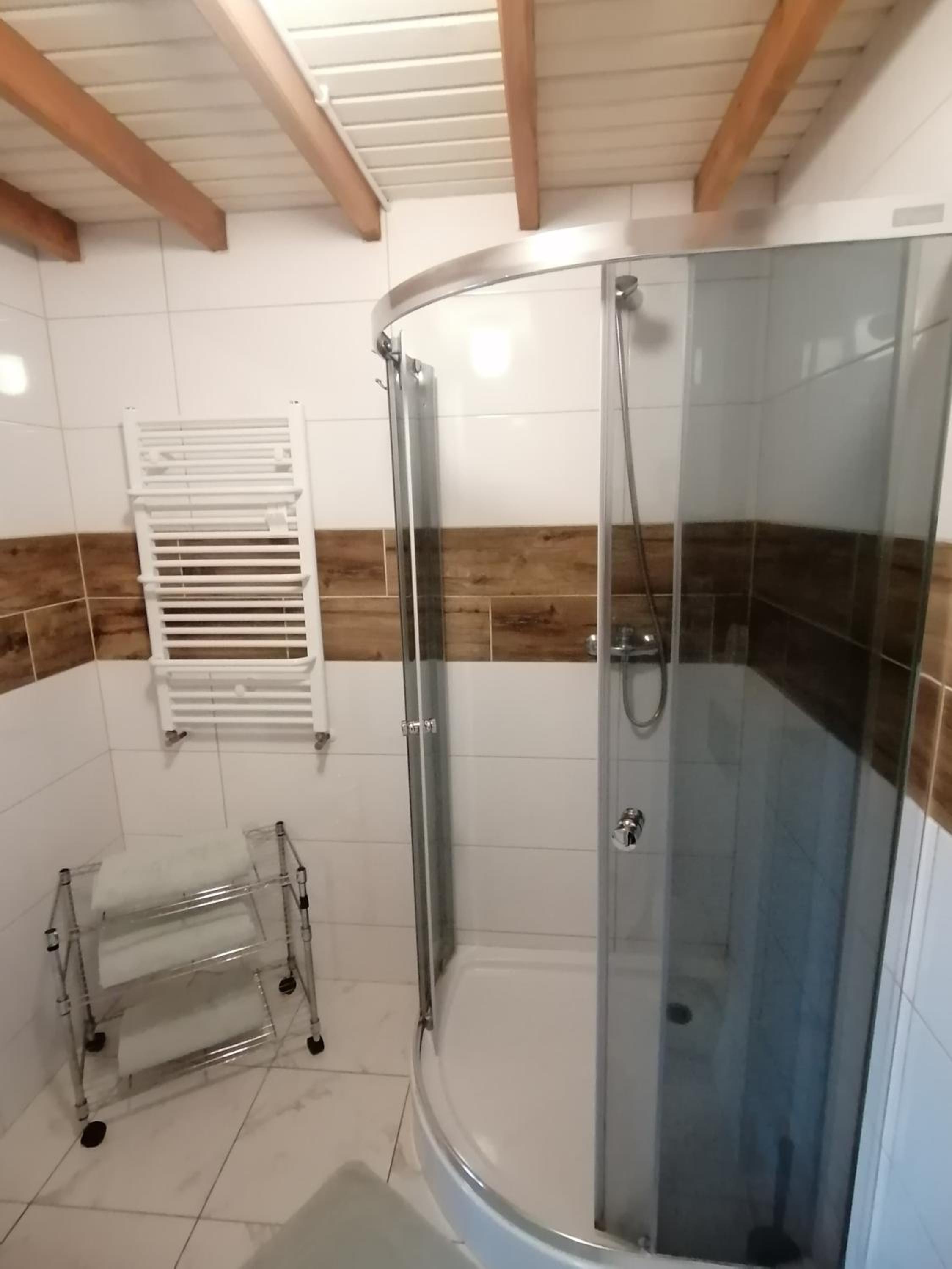 Quadruple Room with Bathroom - Photo 6