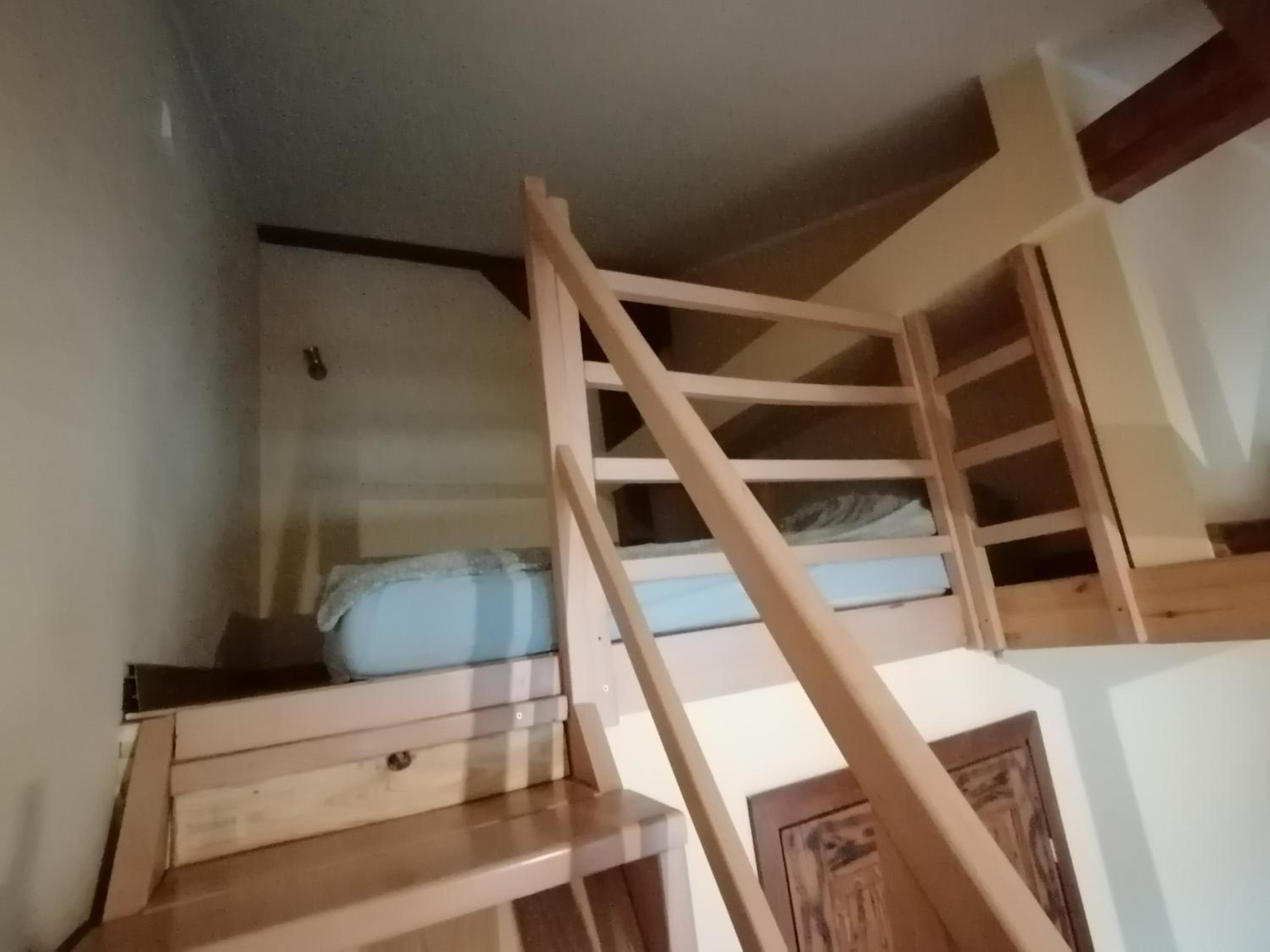 Quadruple Room with Bathroom - Photo 8