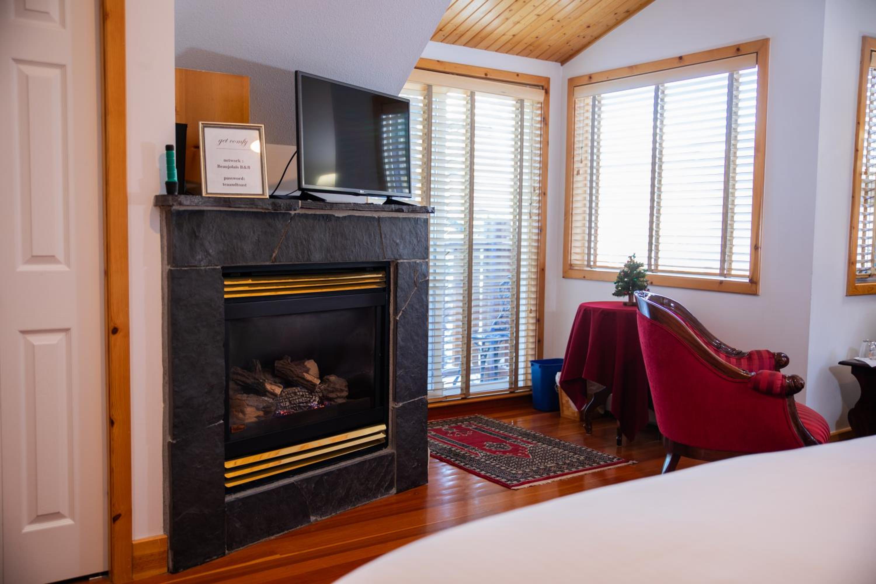 Deluxe King Room photo 2