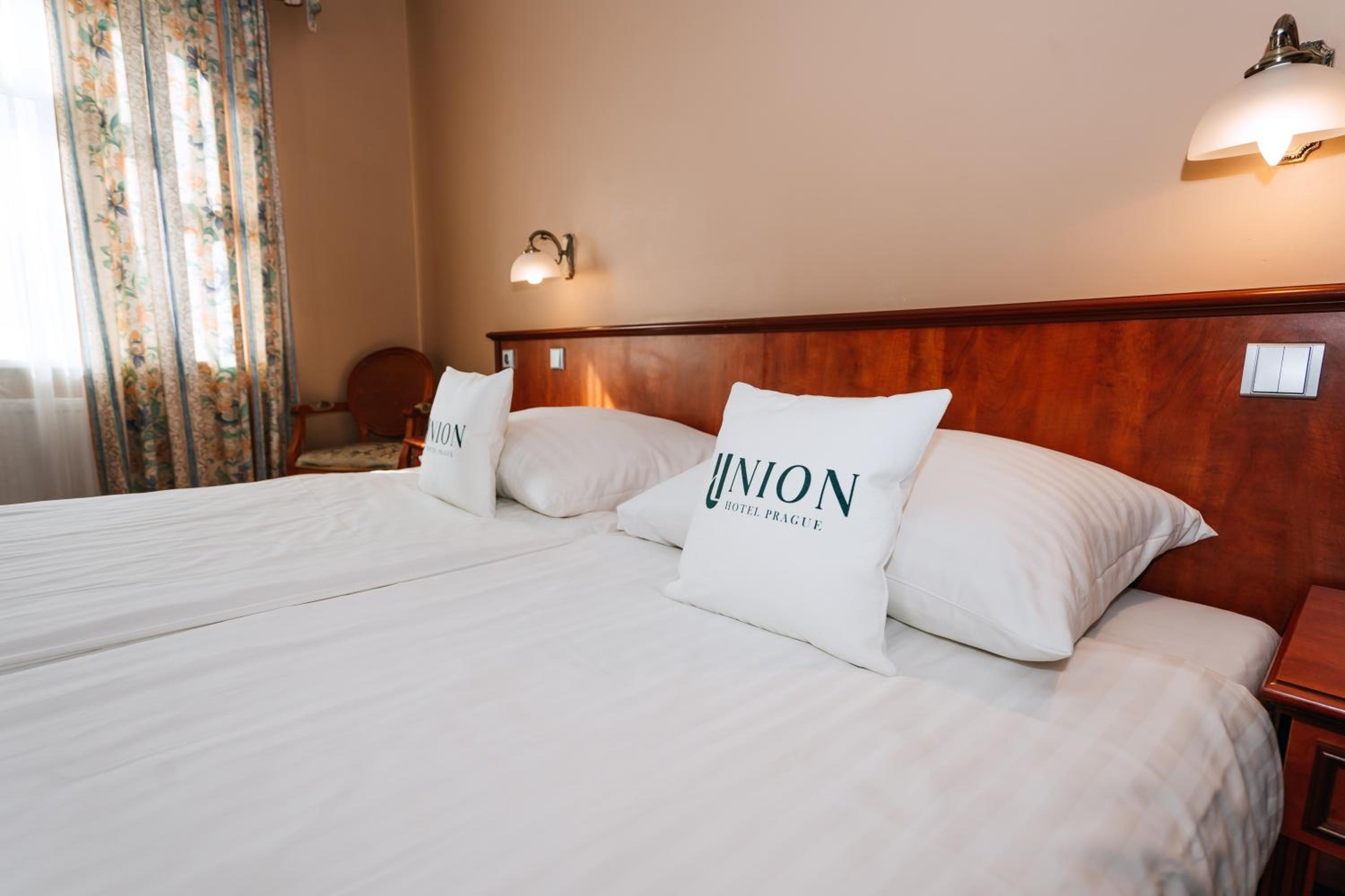 Double or Twin Room thumbnail 5