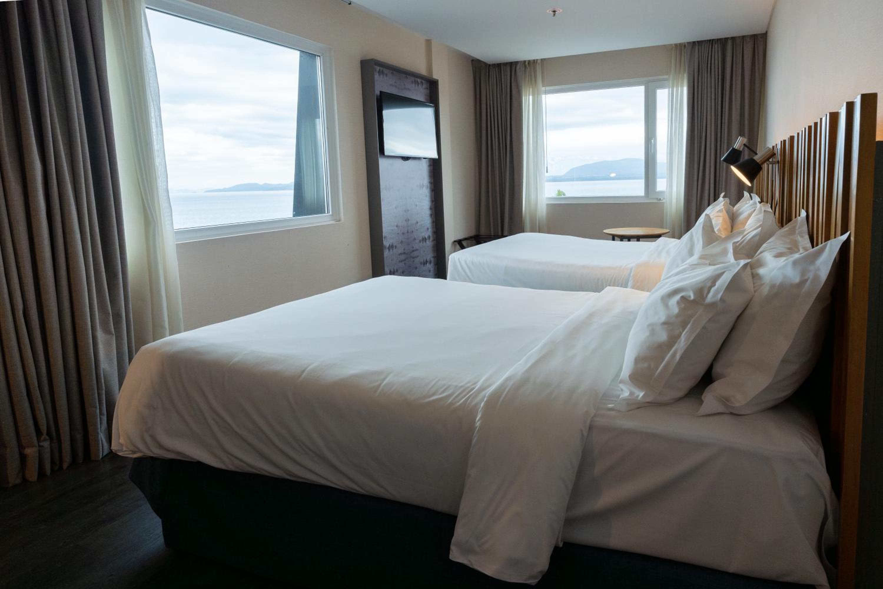 Double Room with Two Double Beds and Lake View