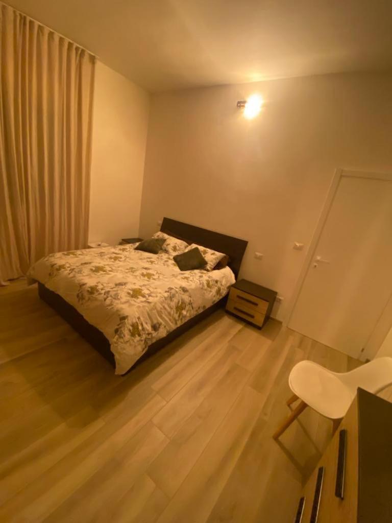 Double Room With Shared Bathroom photo 2