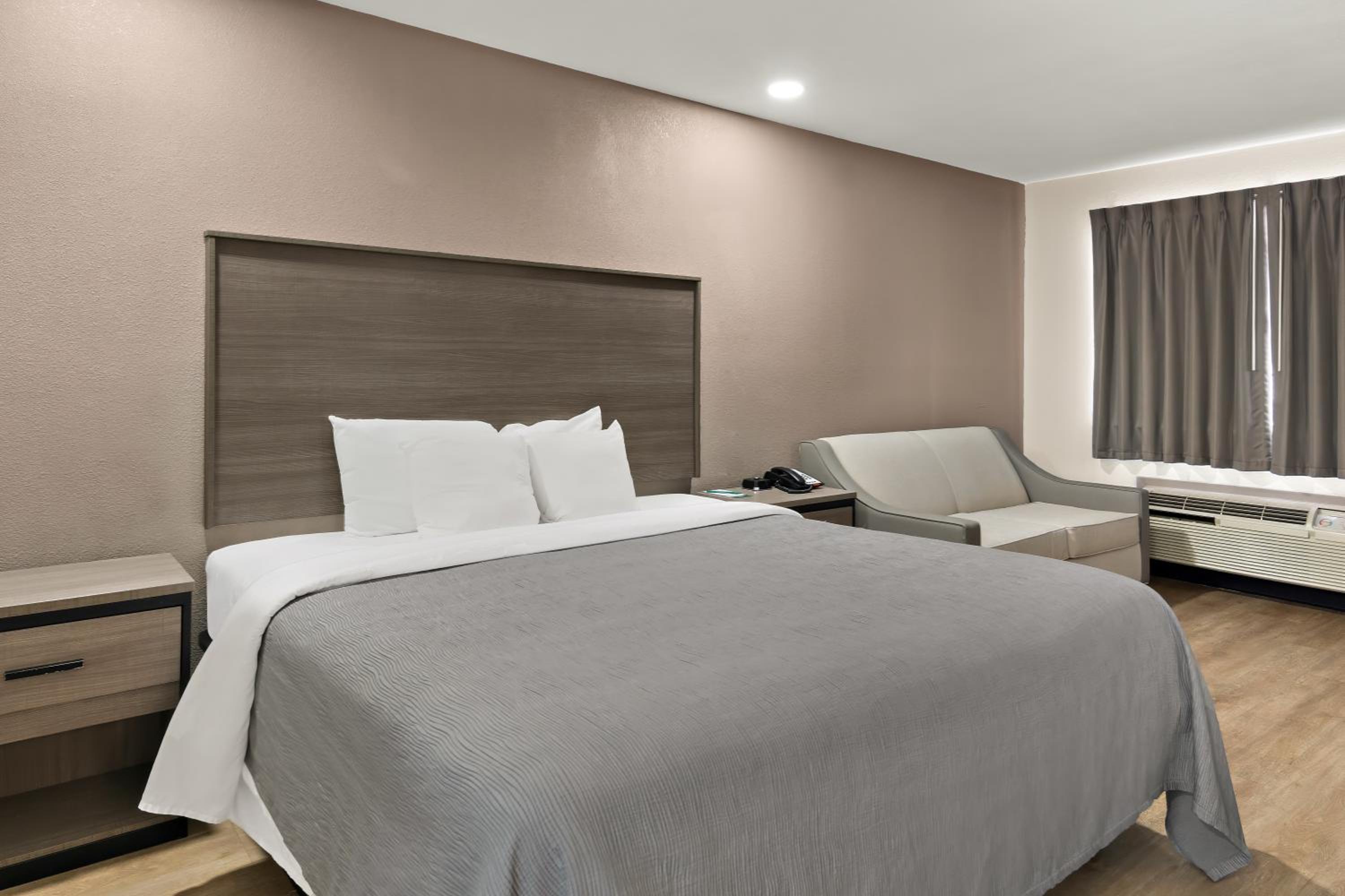 King Suite with Sofa - Non Smoking/Interior Hall - Photo 1